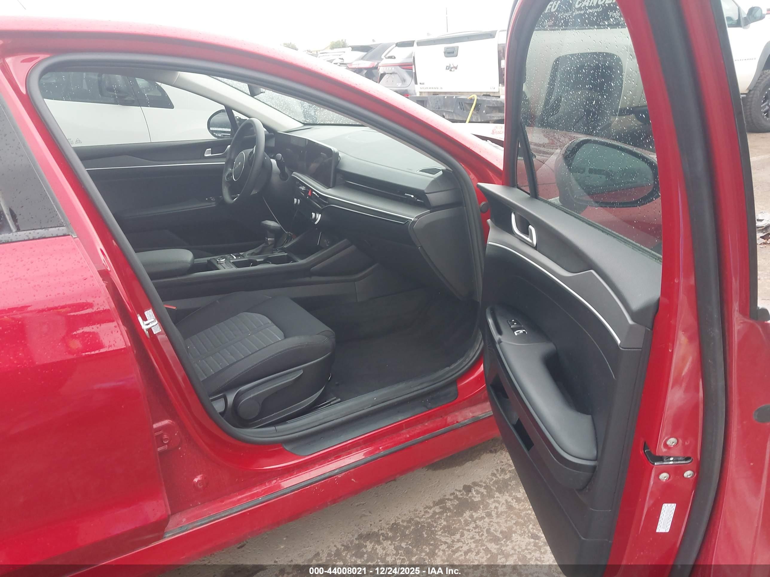 KIA K5 image 5