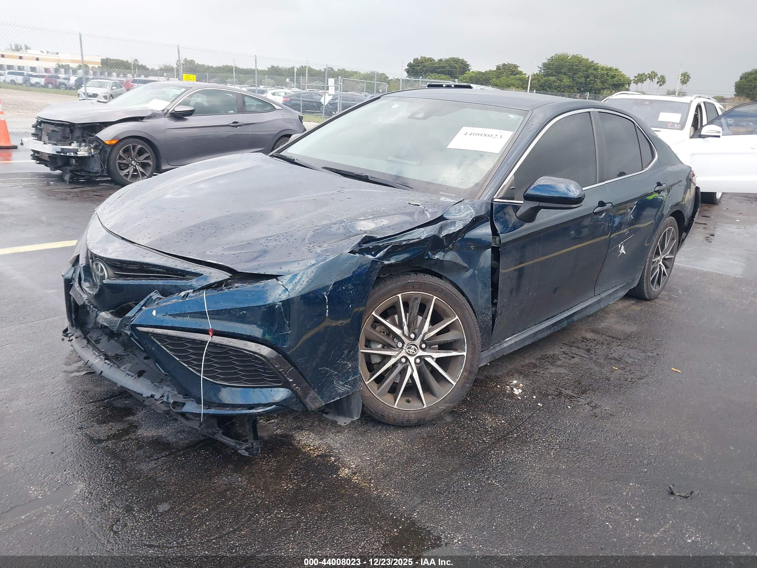 TOYOTA CAMRY image 2