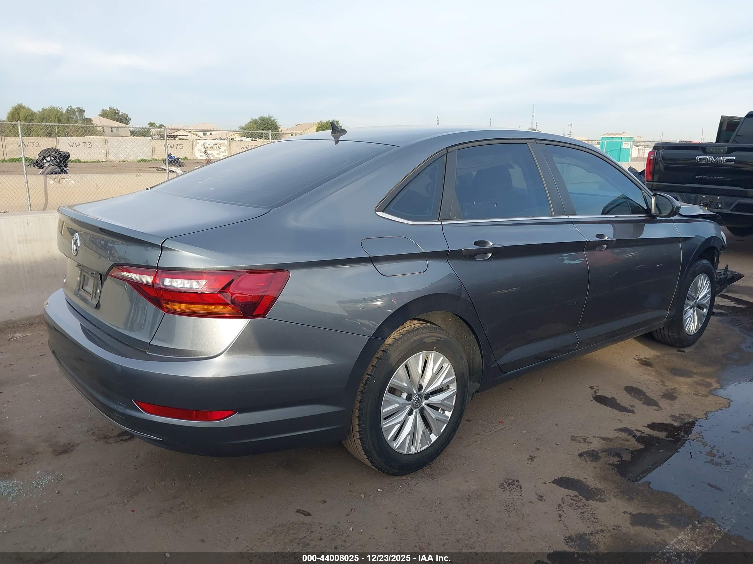VOLKSWAGEN JETTA image 4