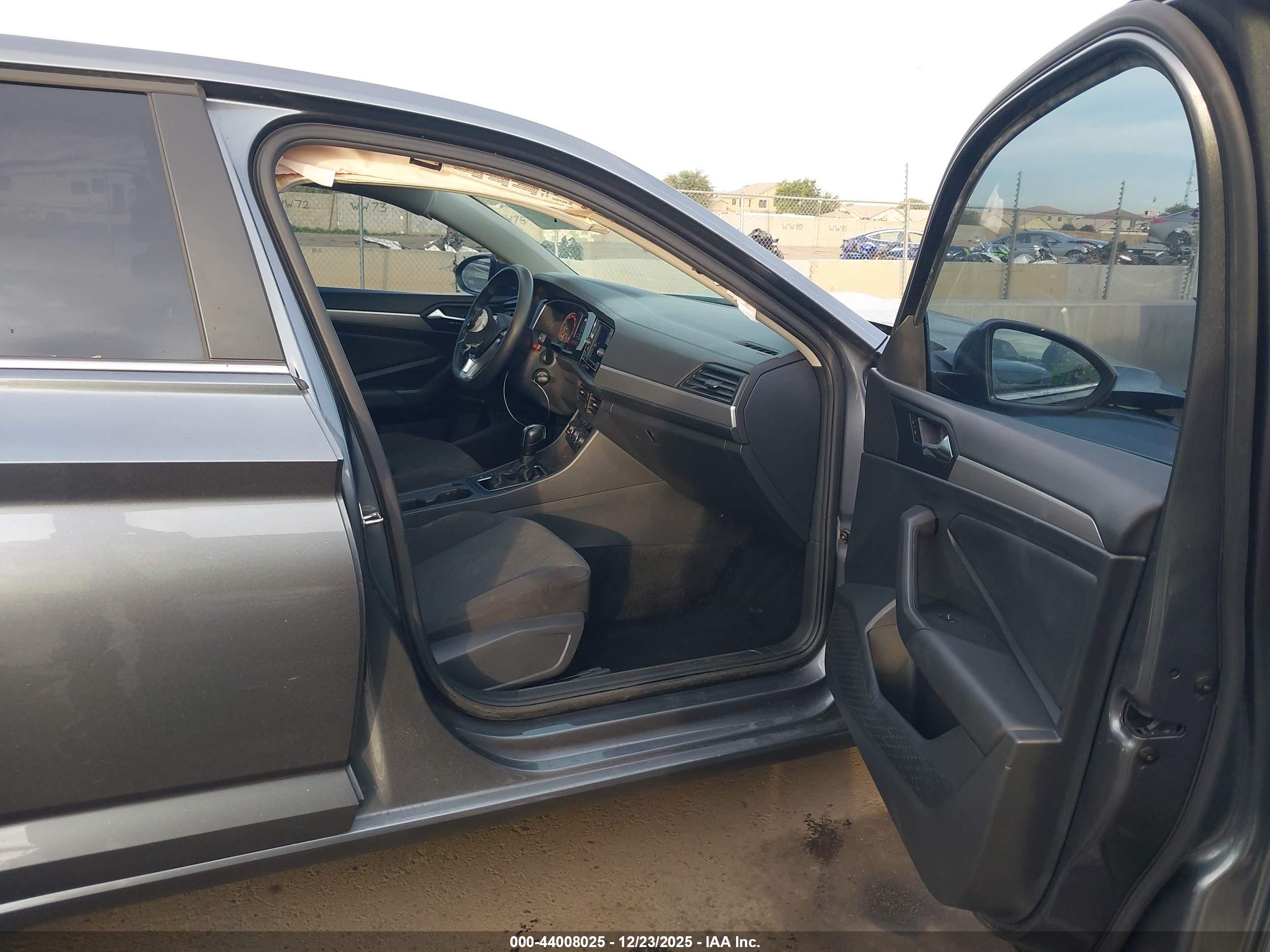 VOLKSWAGEN JETTA image 5