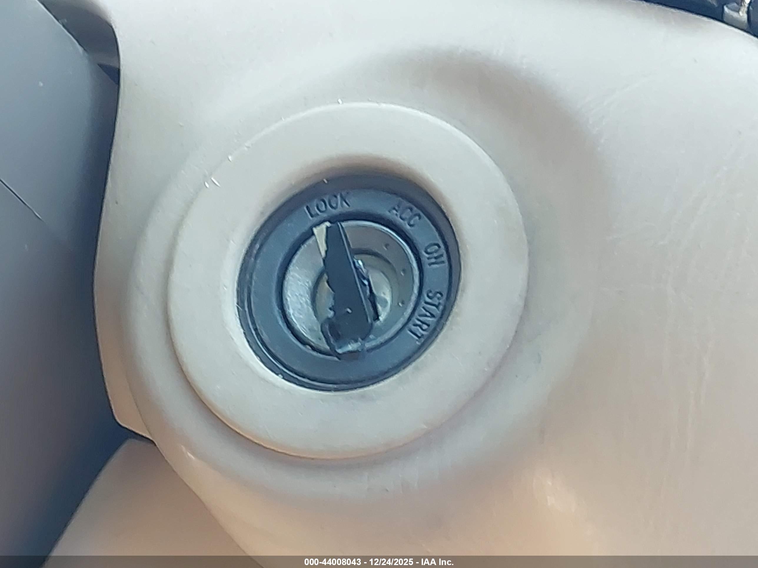 LEXUS ES image 11