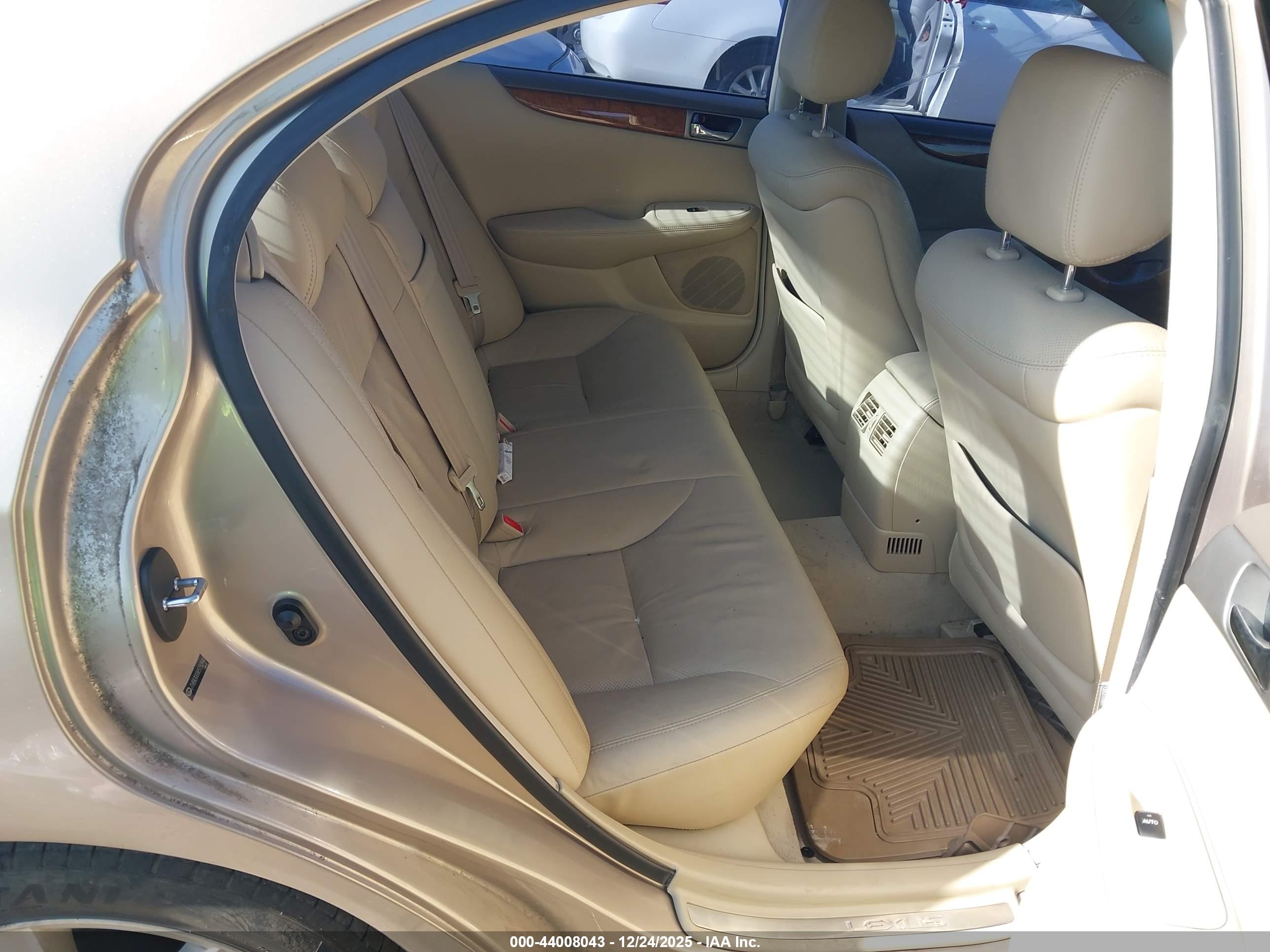 LEXUS ES image 8
