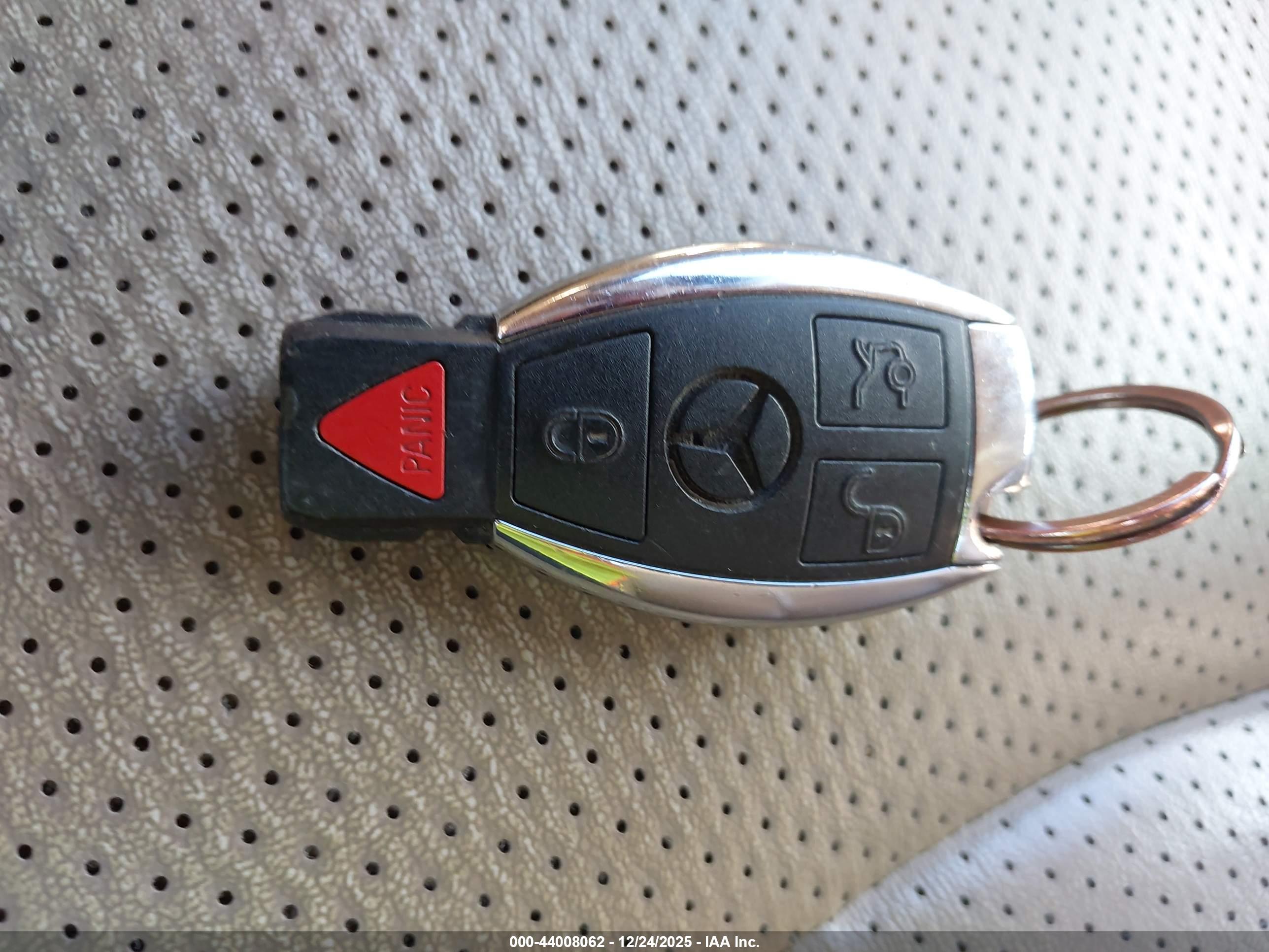 MERCEDES-BENZ E image 11