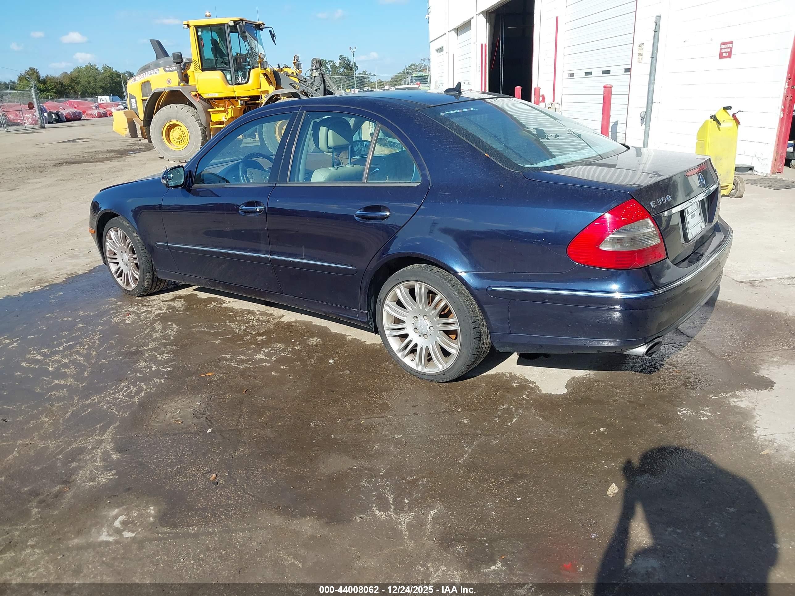 MERCEDES-BENZ E image 3