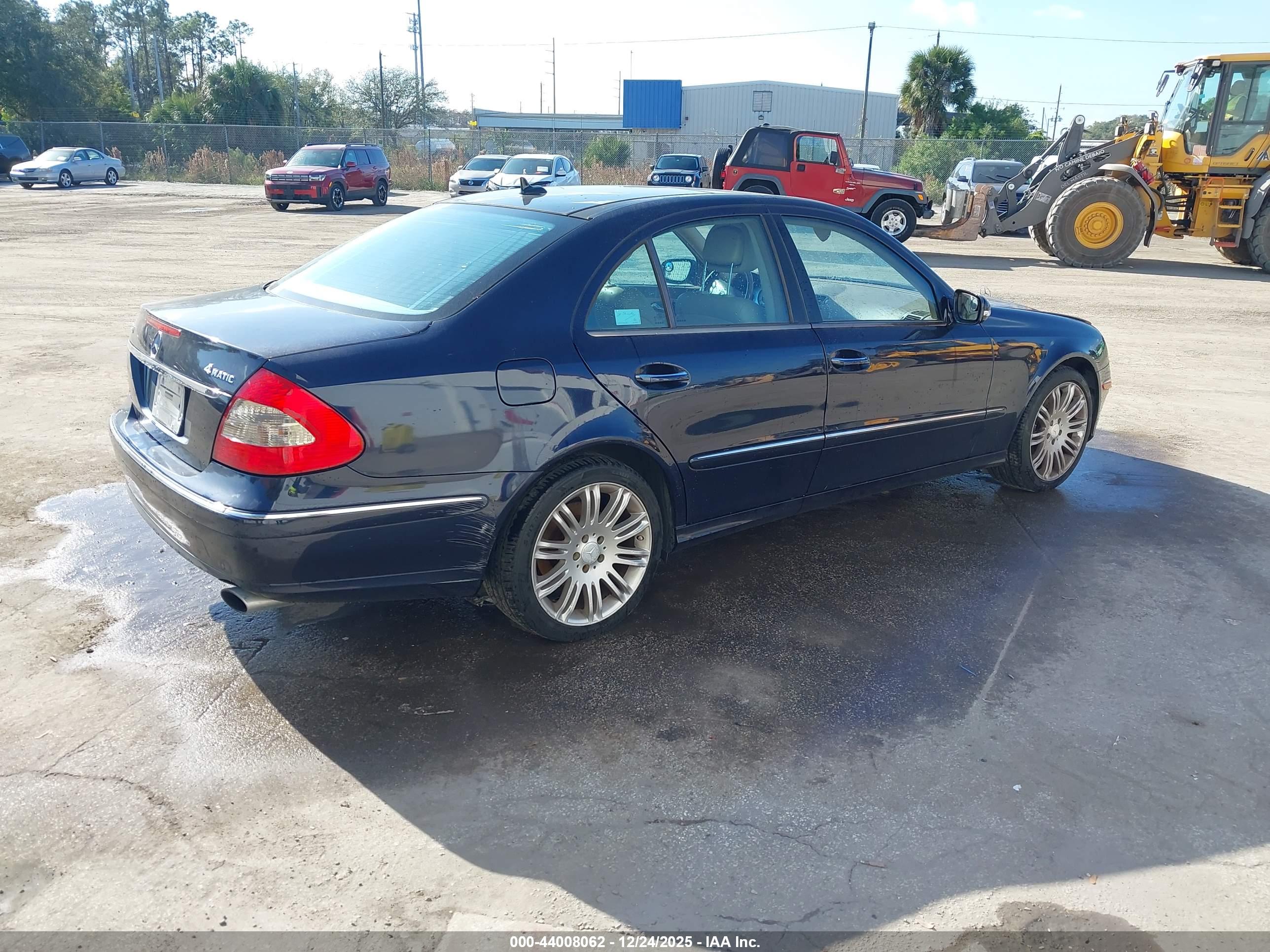 MERCEDES-BENZ E image 4