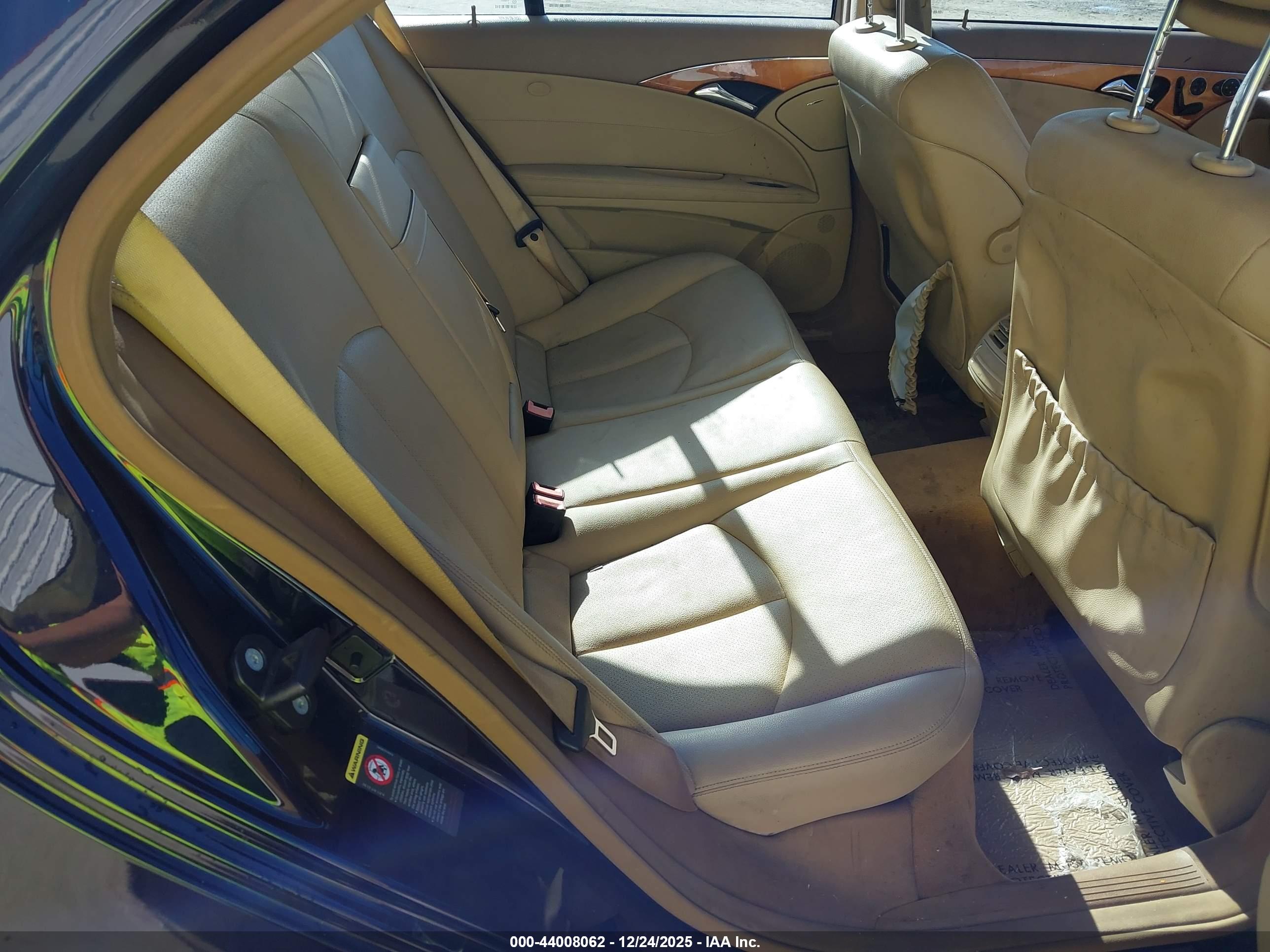 MERCEDES-BENZ E image 8