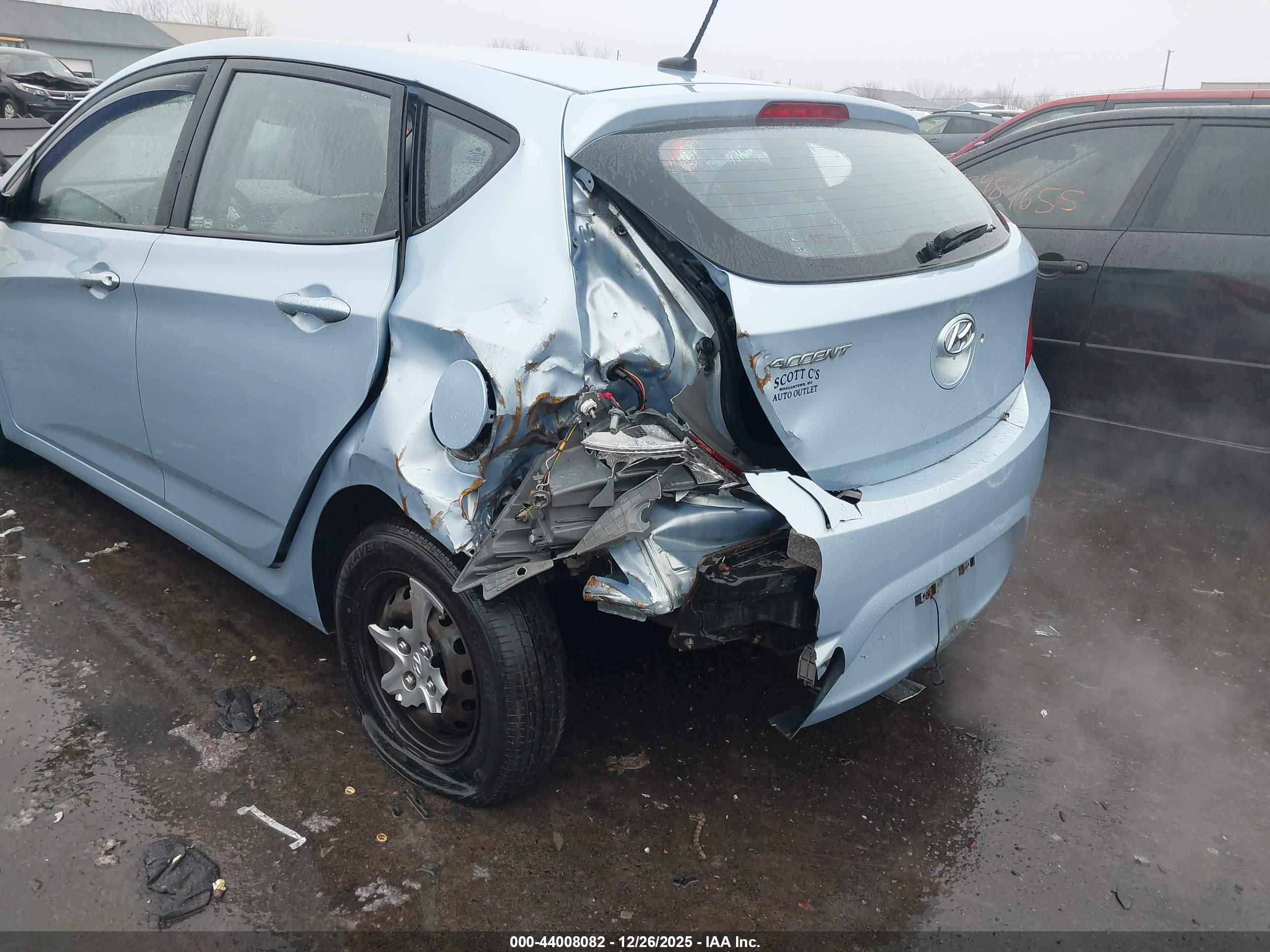HYUNDAI ACCENT image 6