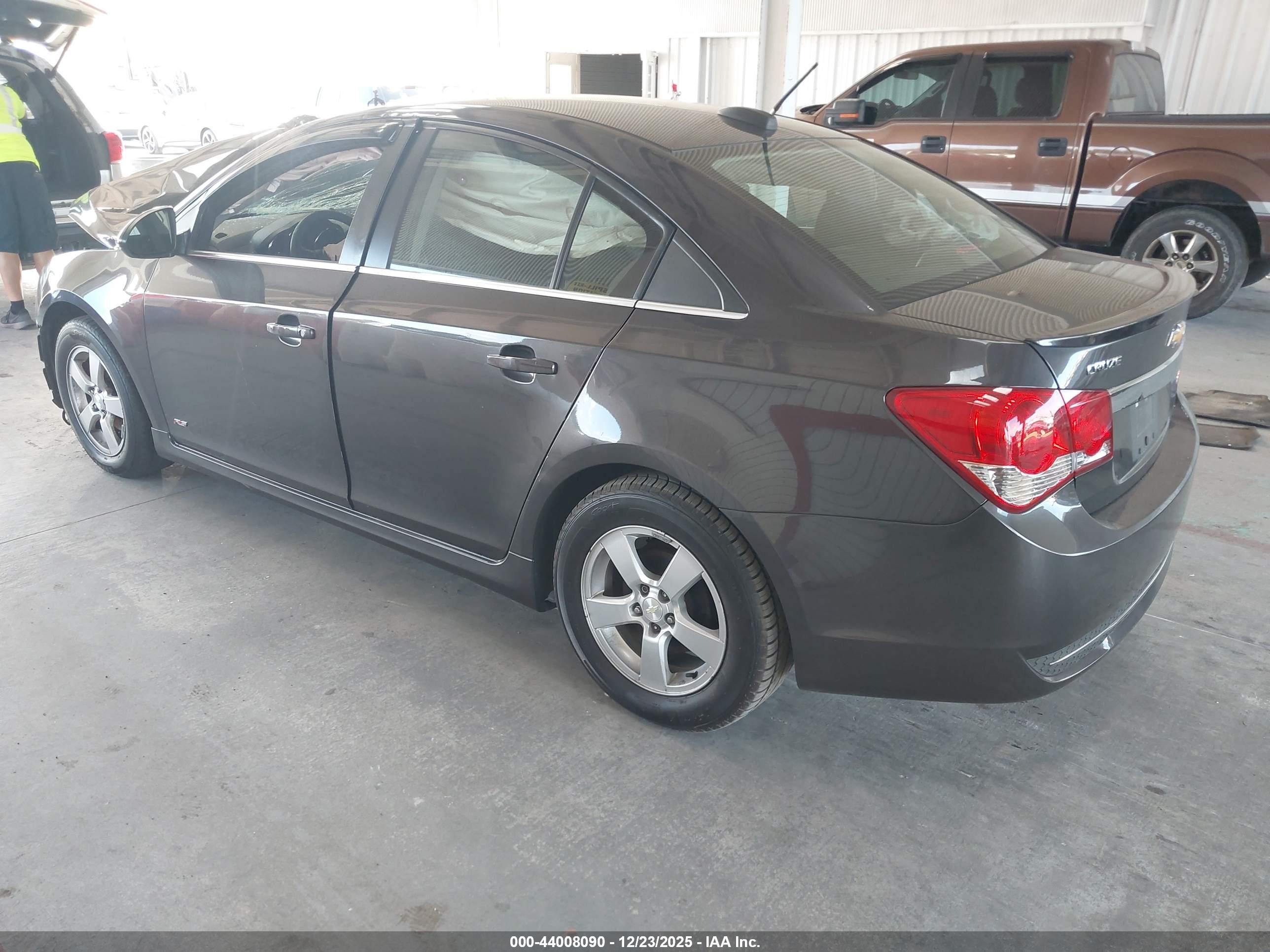 CHEVROLET CRUZE image 3