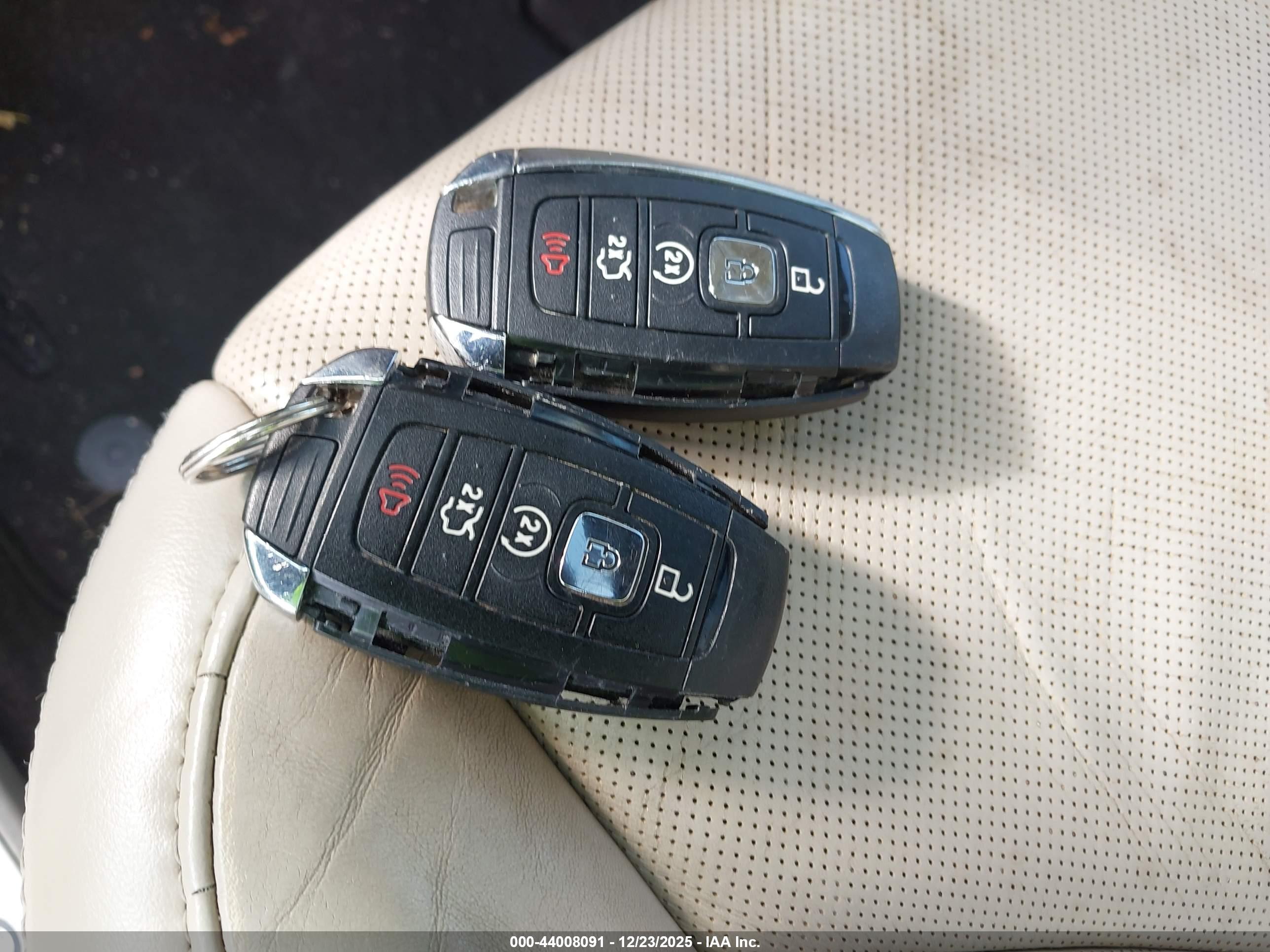 LINCOLN MKC image 11