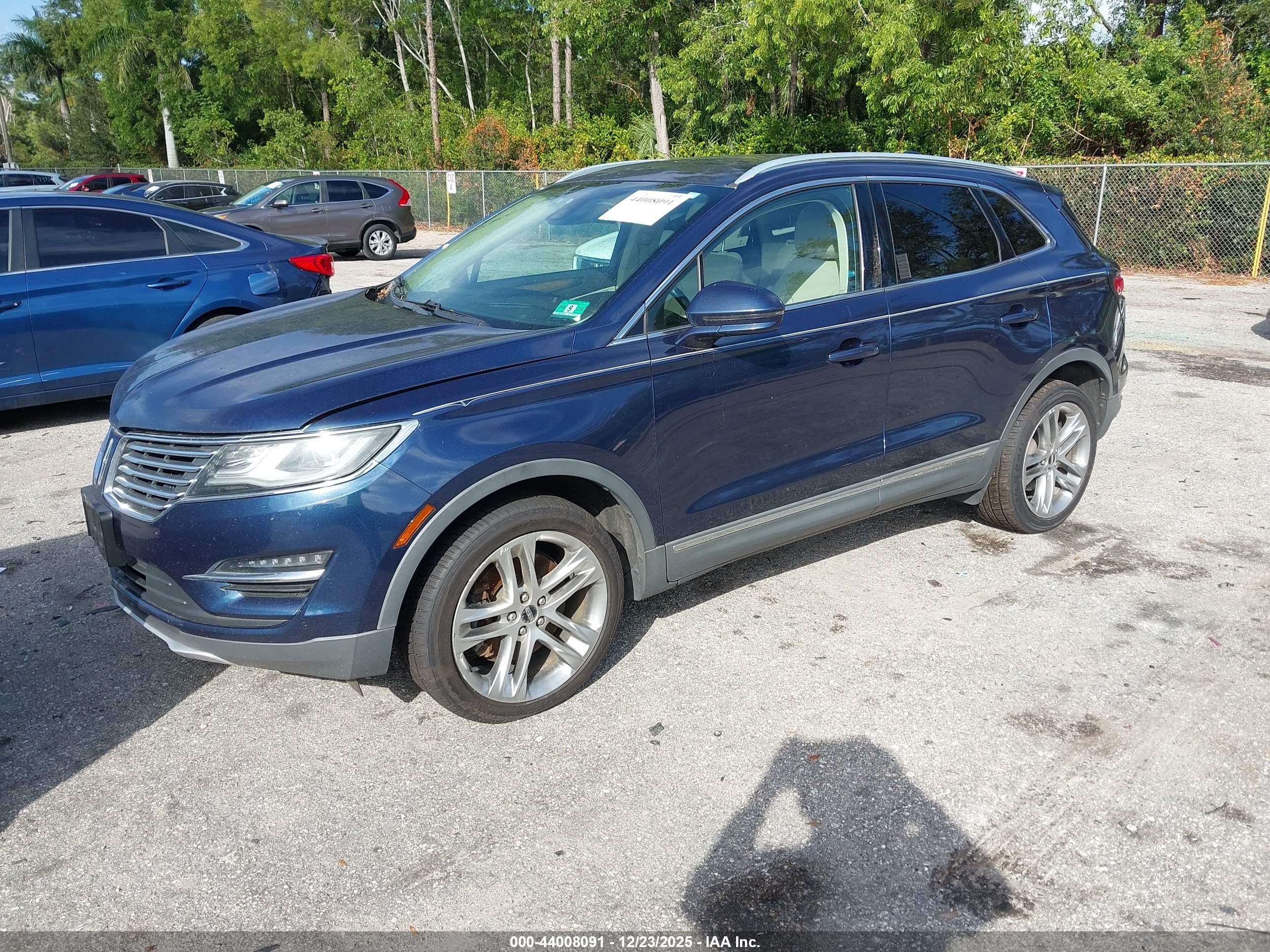 LINCOLN MKC image 2