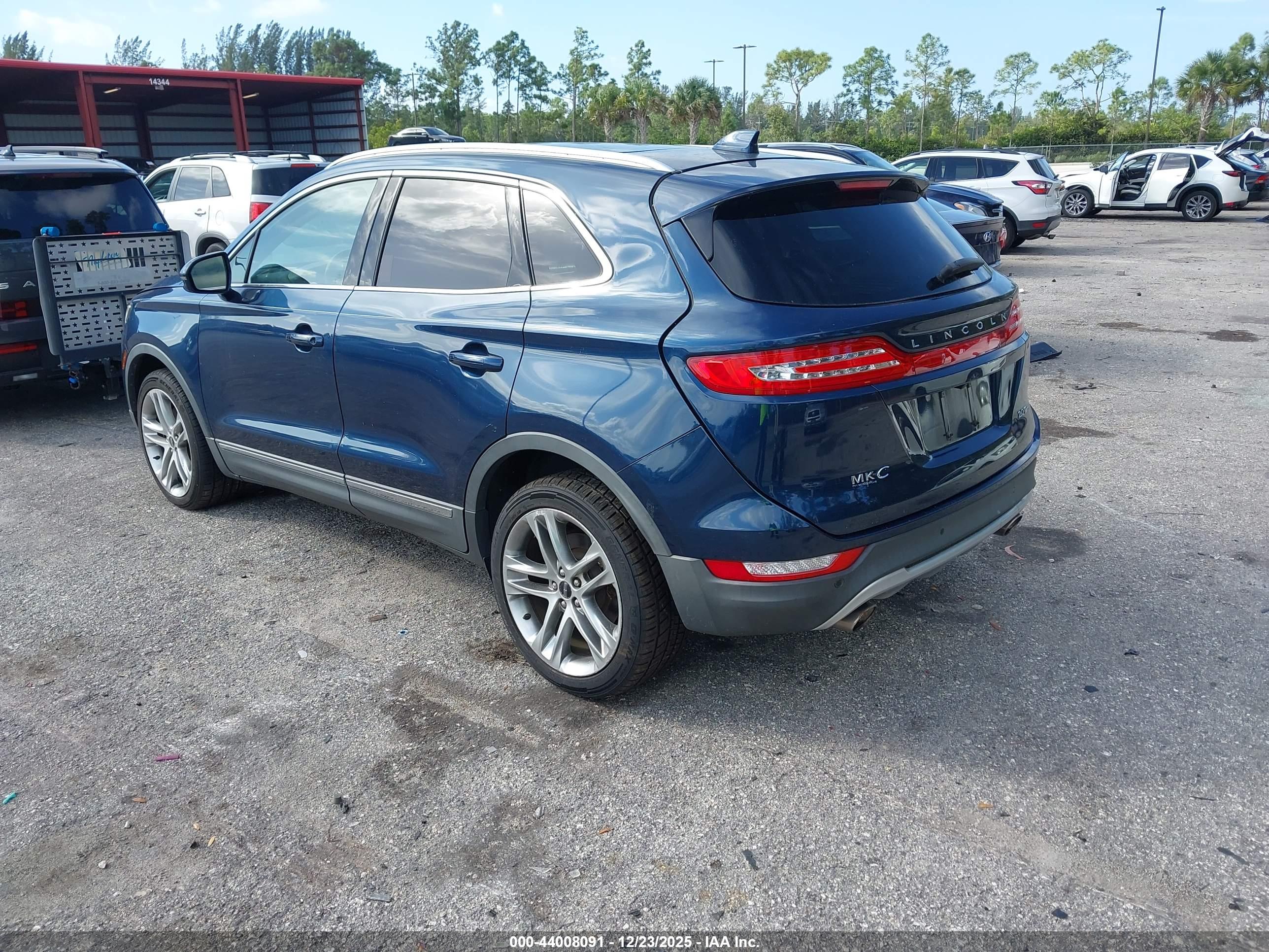 LINCOLN MKC image 3
