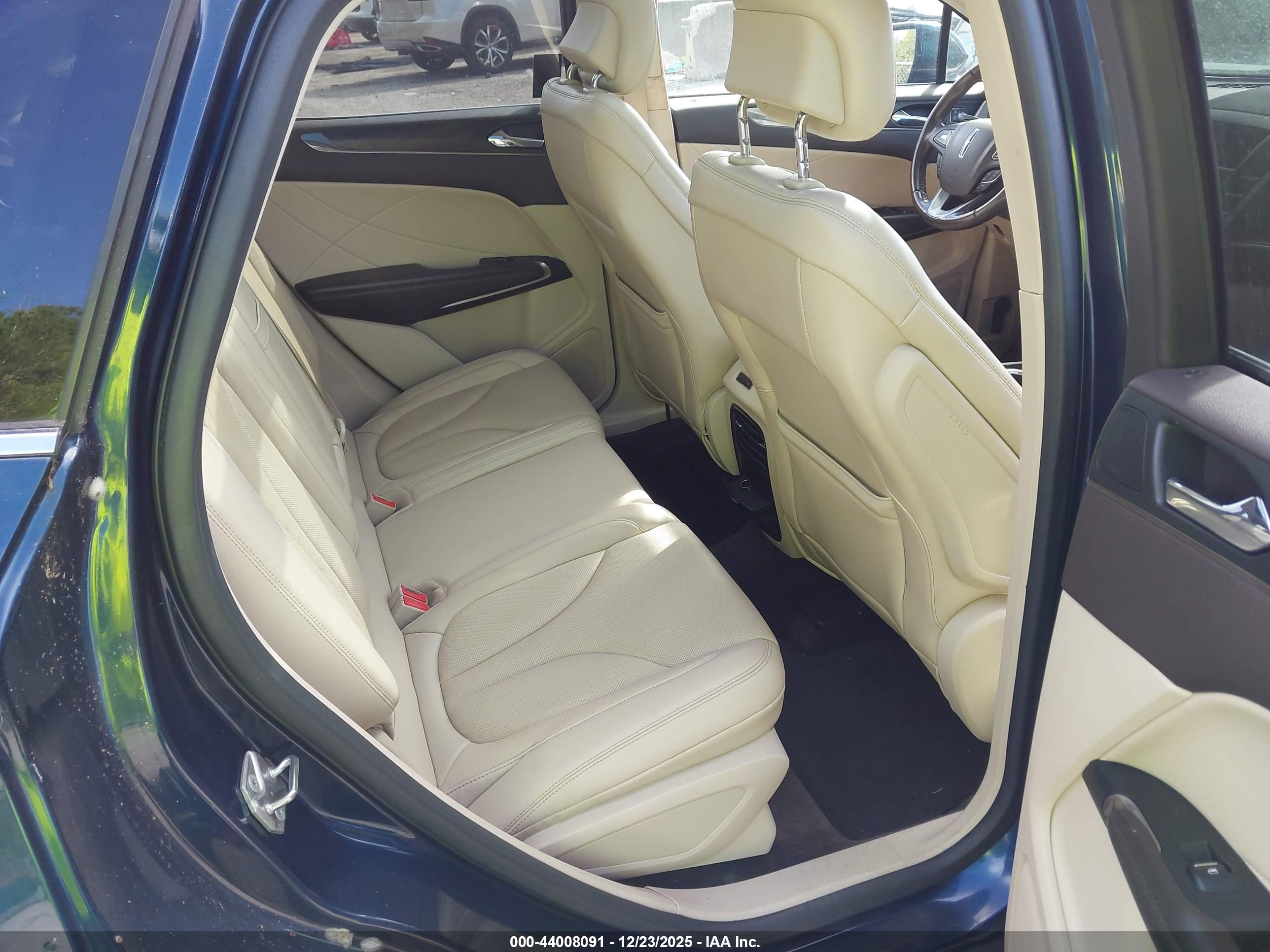 LINCOLN MKC image 8
