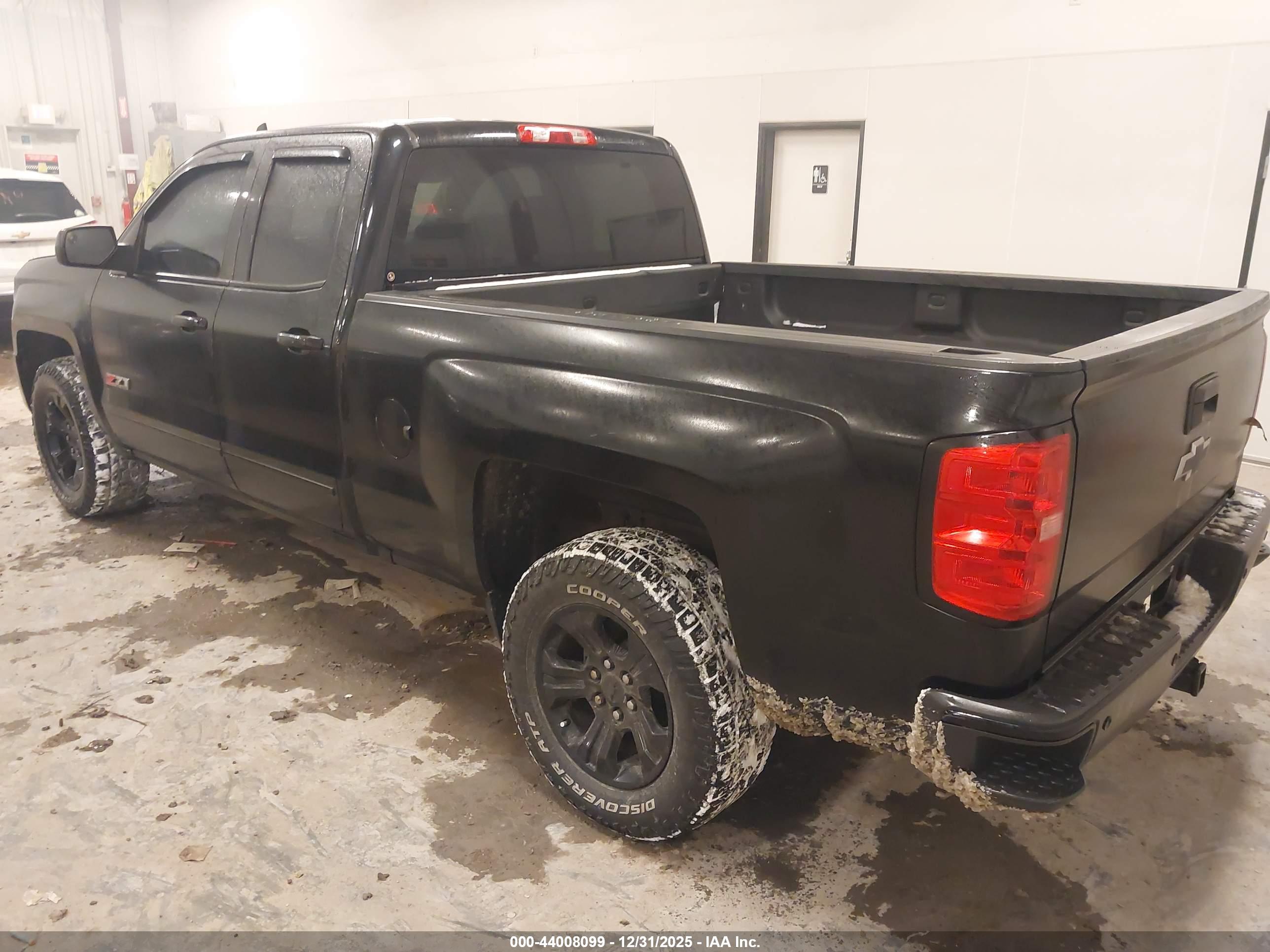 CHEVROLET SILVERADO image 3