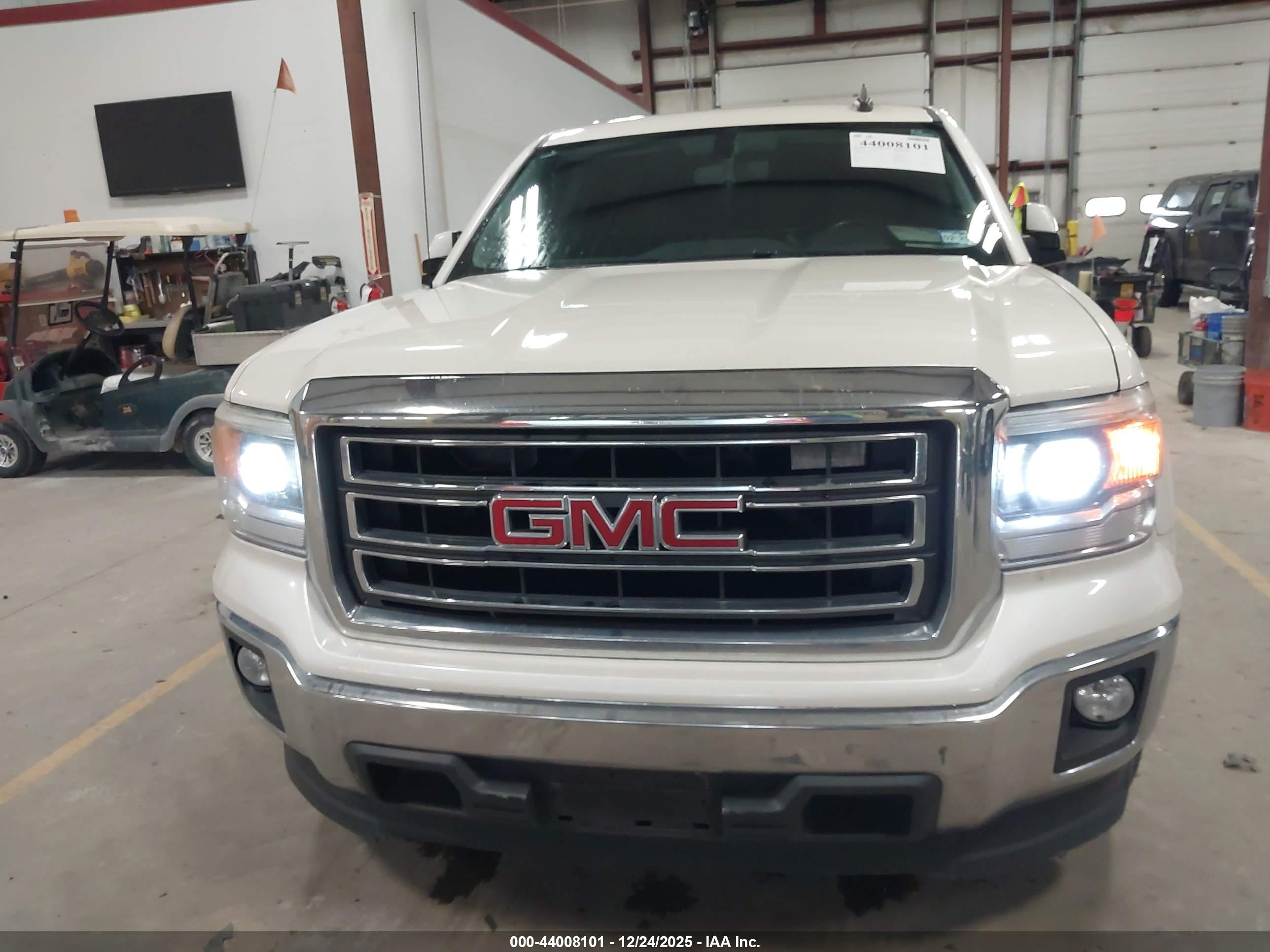 GMC SIERRA image 6