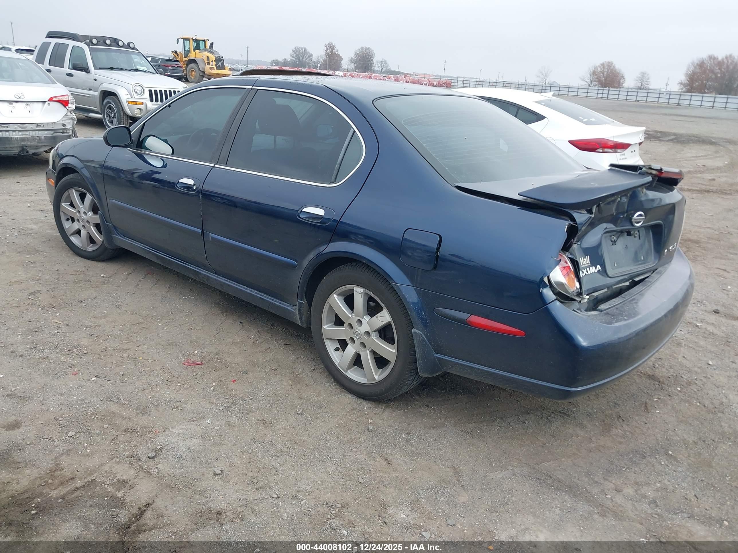 NISSAN MAXIMA image 3