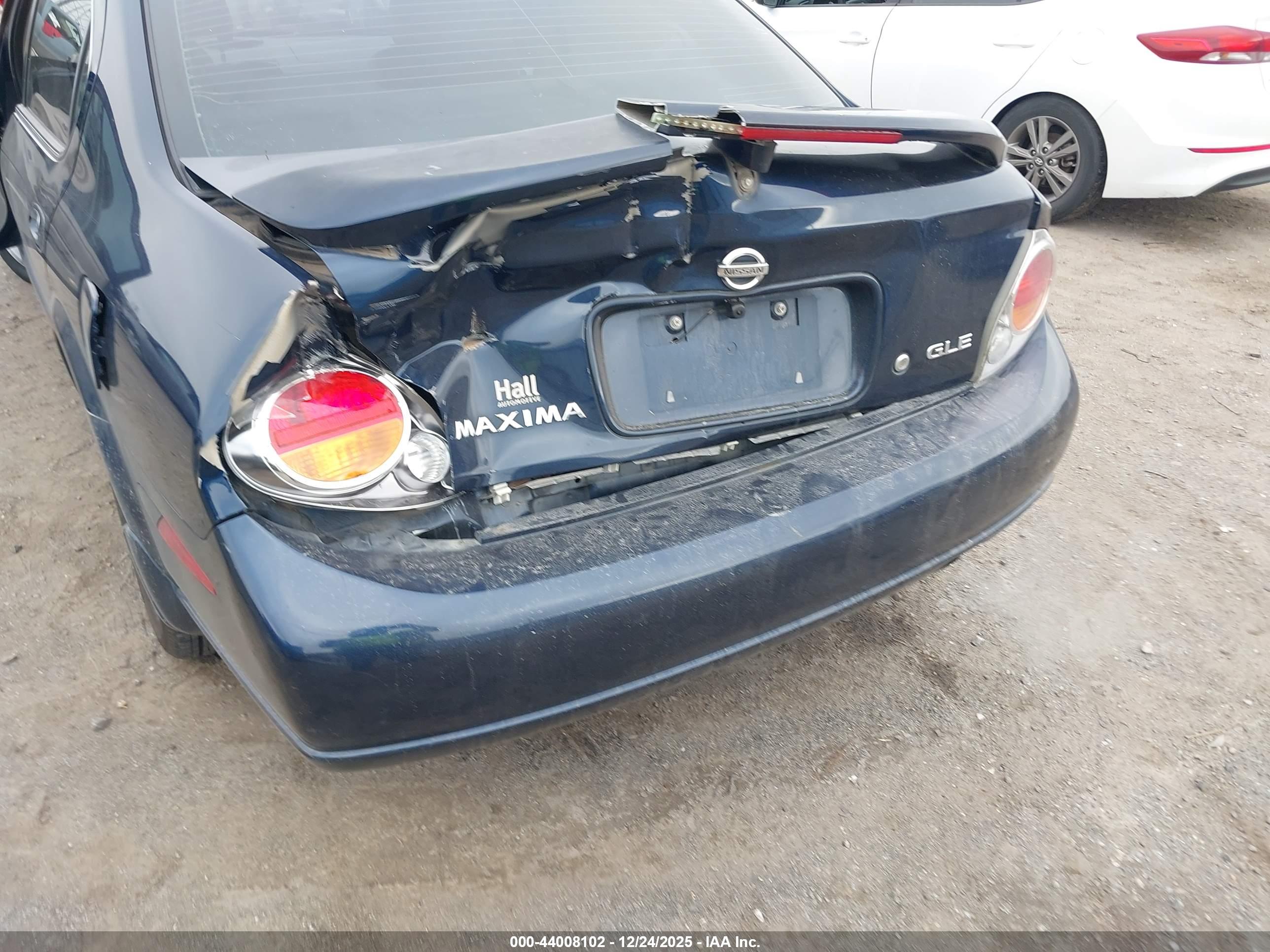 NISSAN MAXIMA image 6