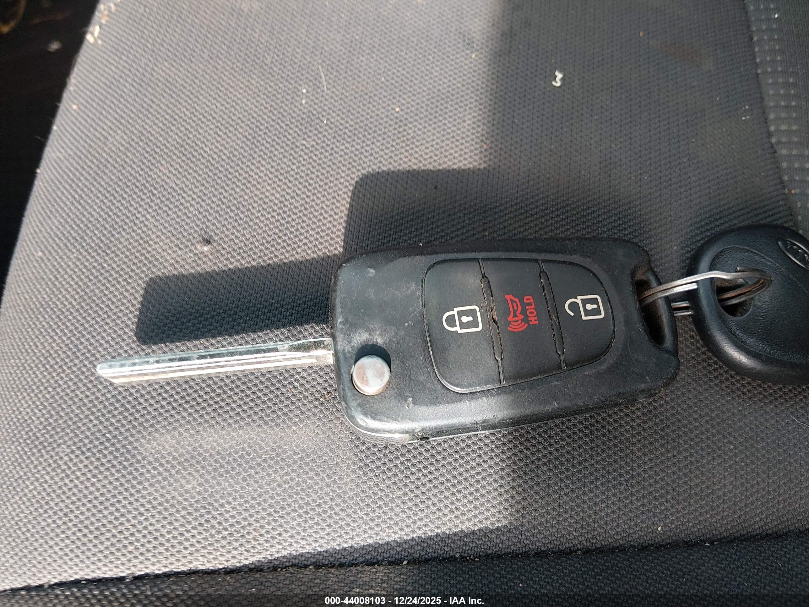 KIA RIO image 11