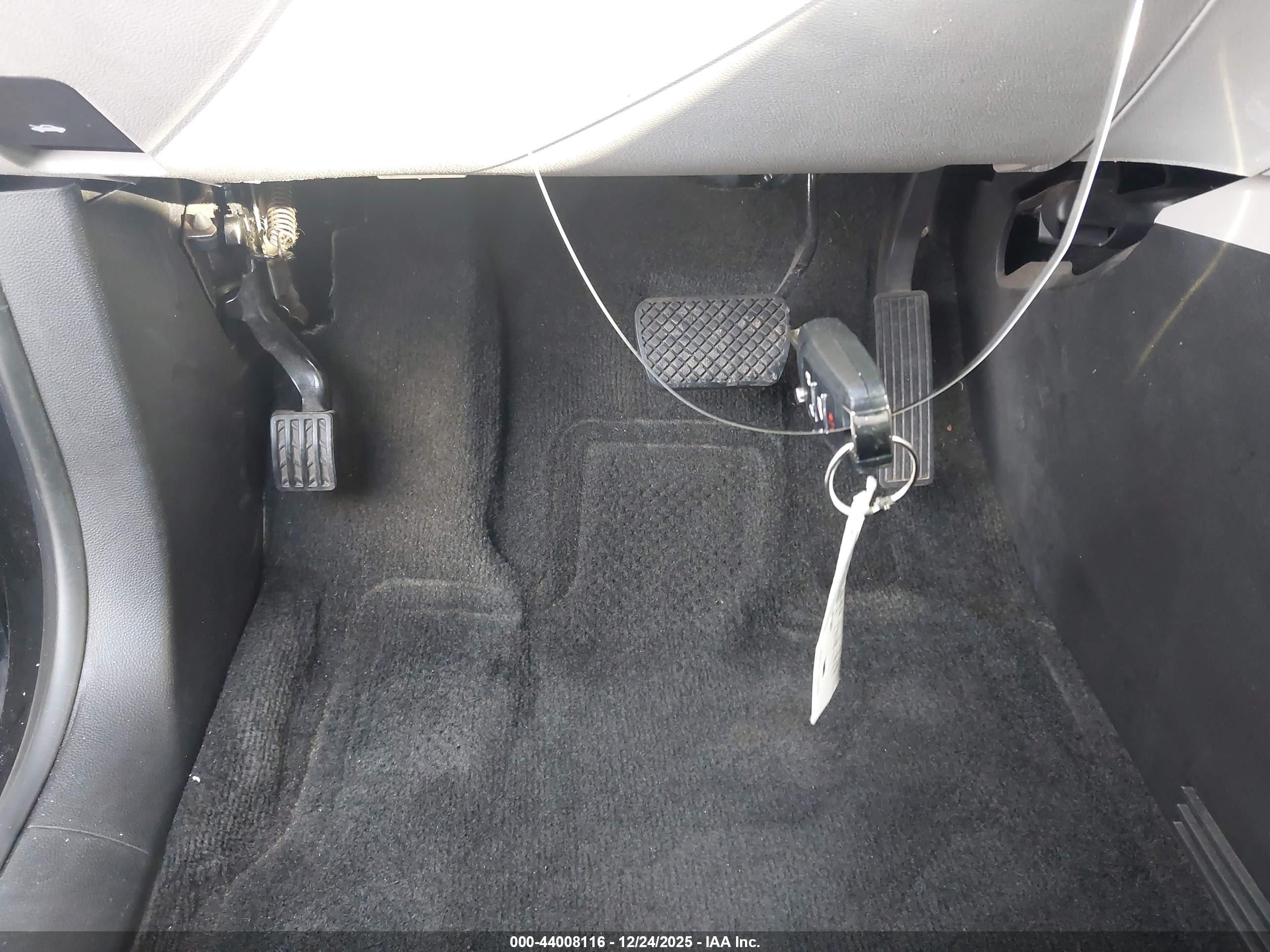 CHEVROLET EQUINOX image 11