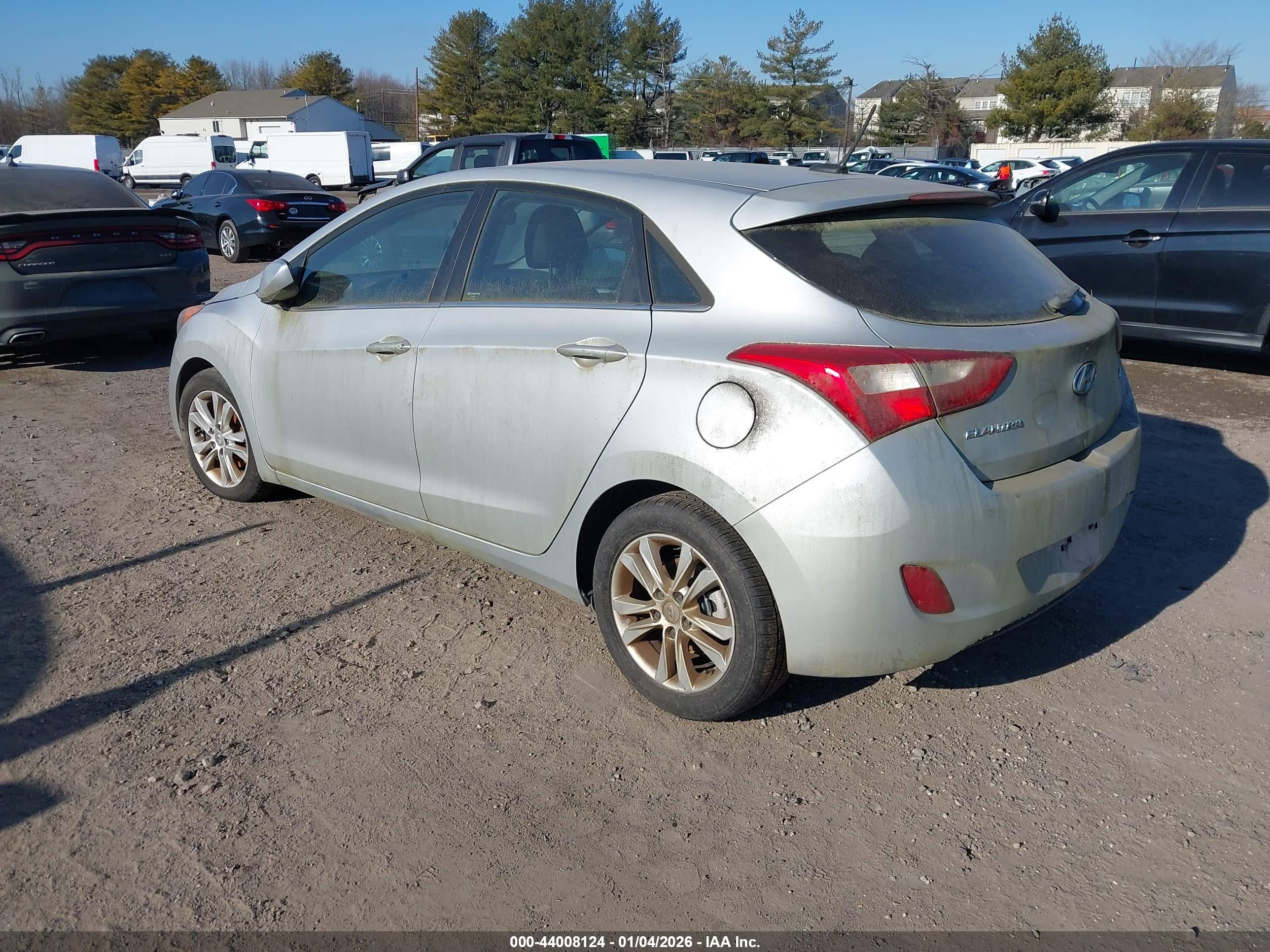 HYUNDAI ELANTRA image 3