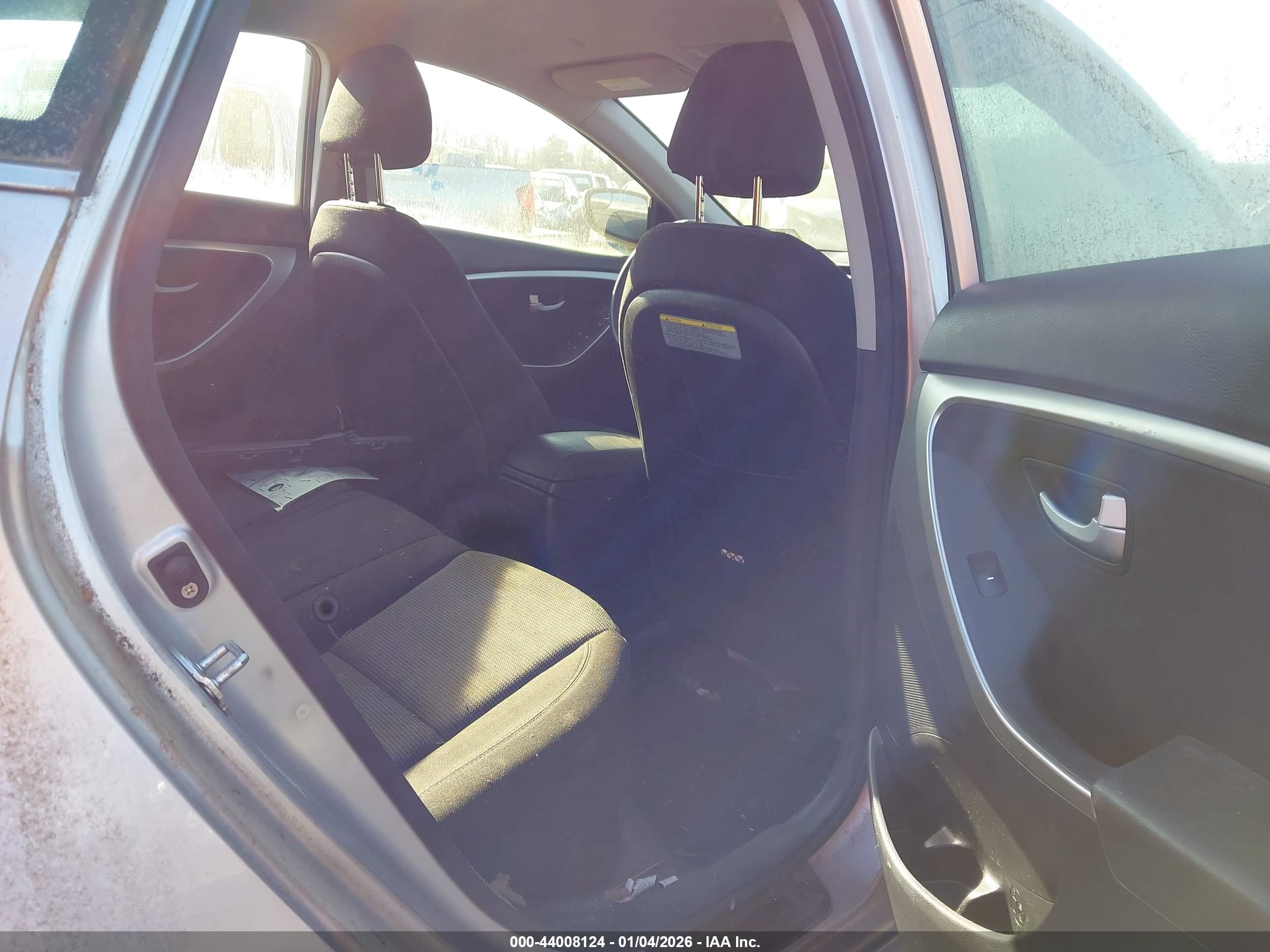 HYUNDAI ELANTRA image 8