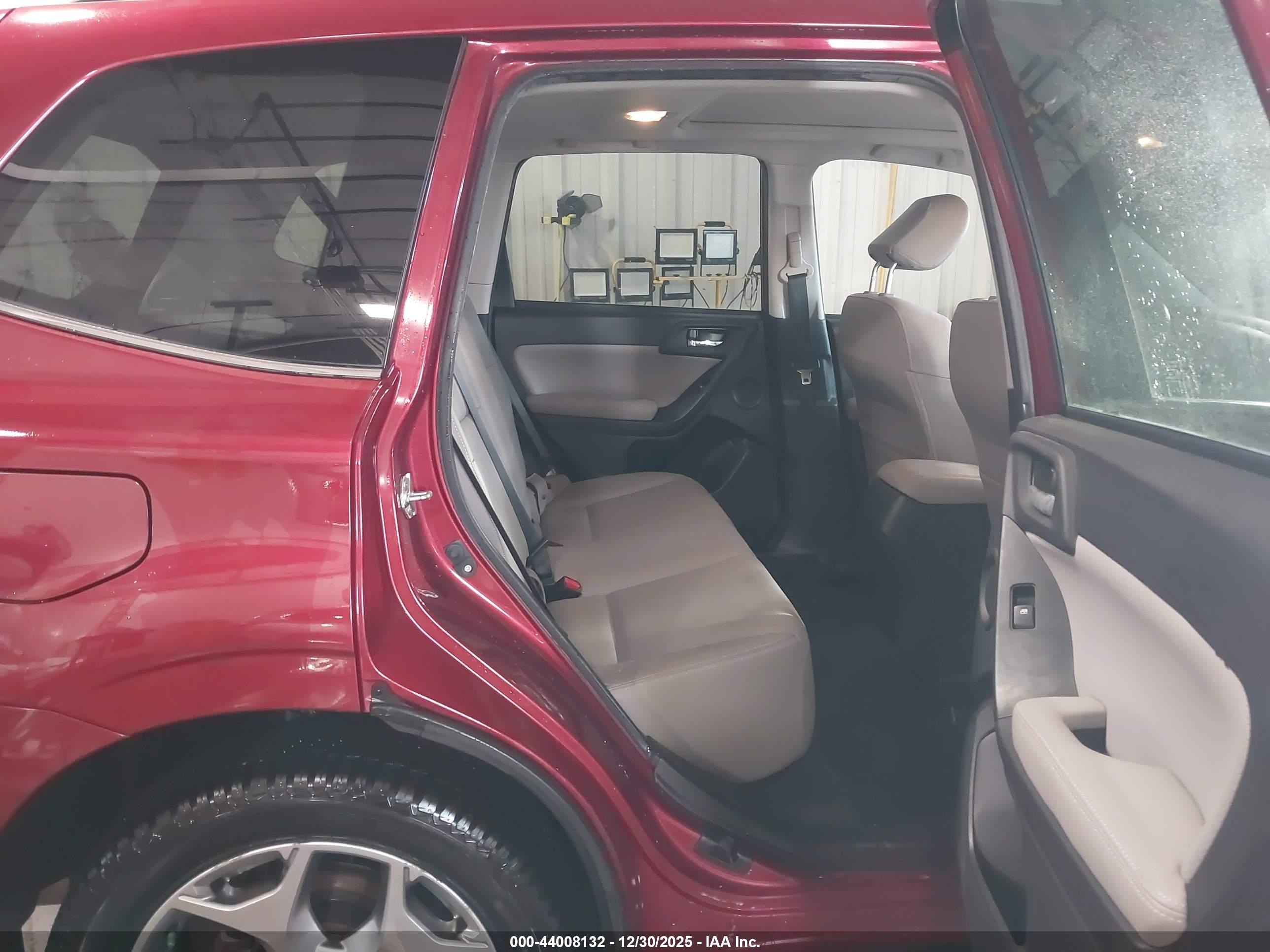 SUBARU FORESTER image 8