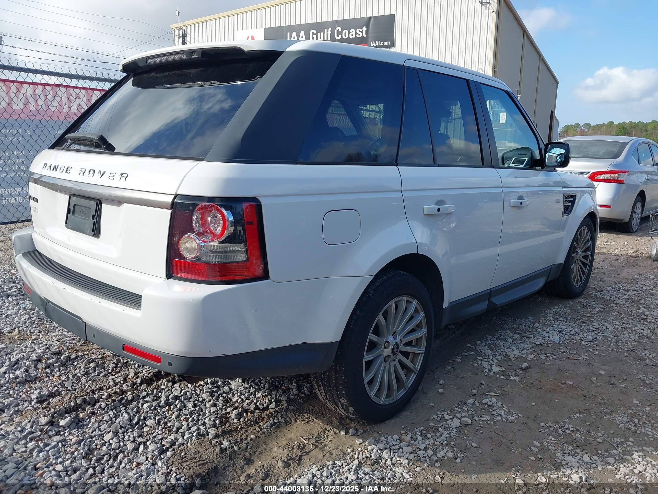 LAND ROVER image 4