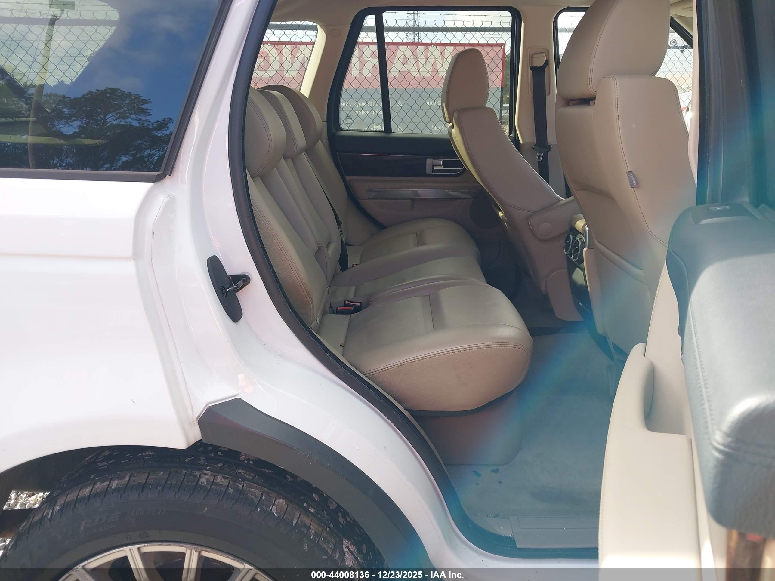 LAND ROVER image 8