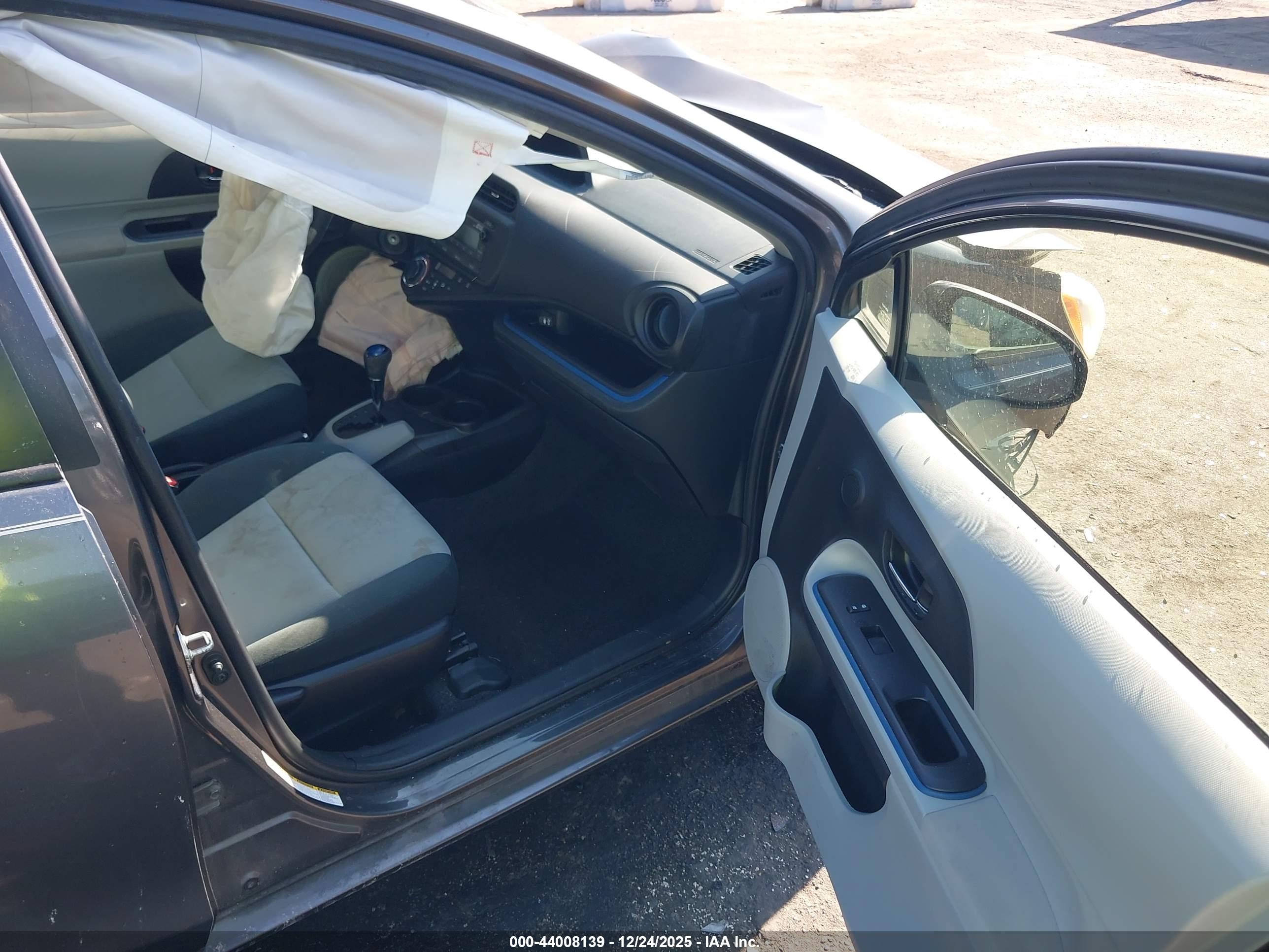 TOYOTA PRIUS image 5