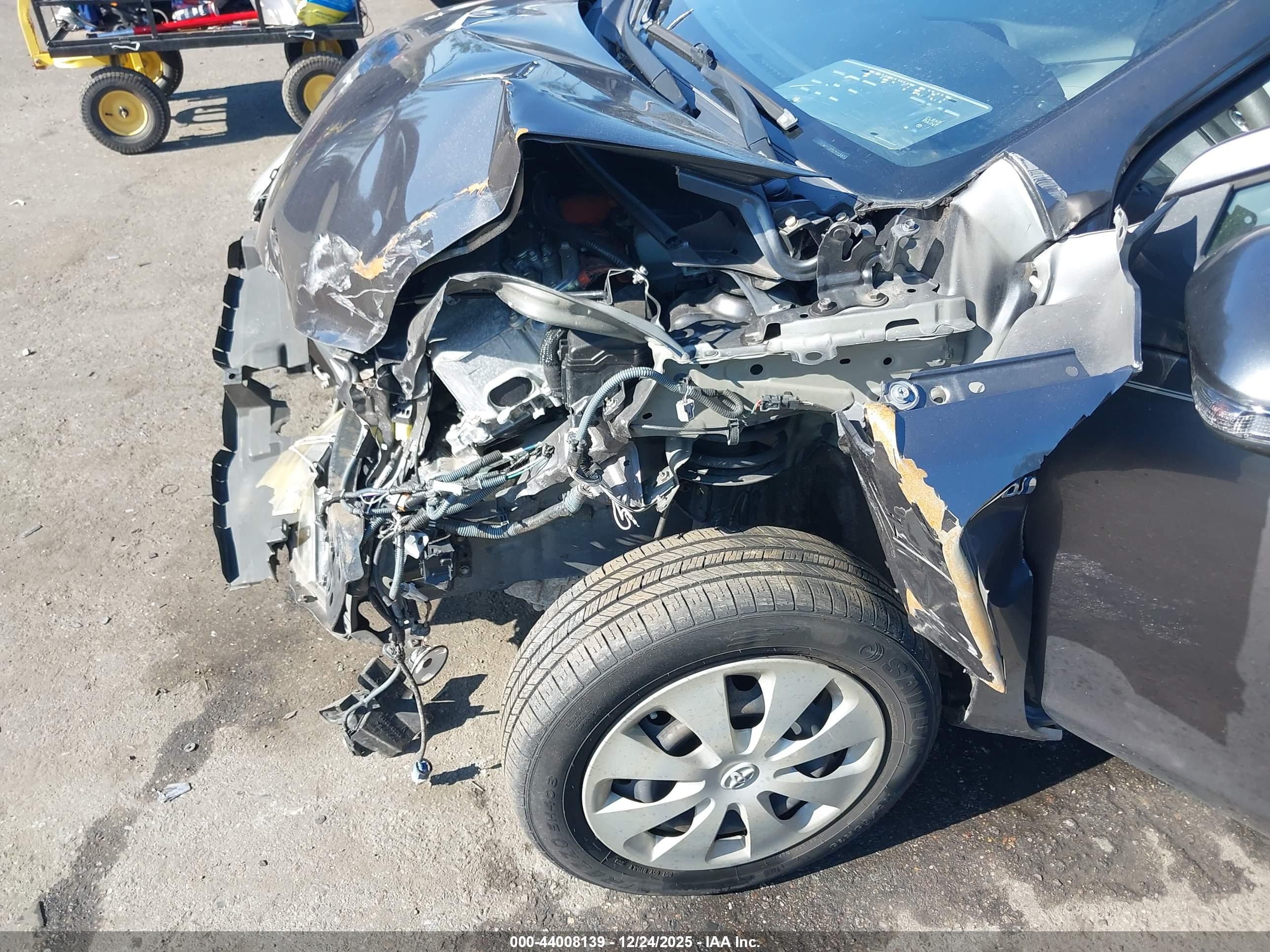 TOYOTA PRIUS image 6