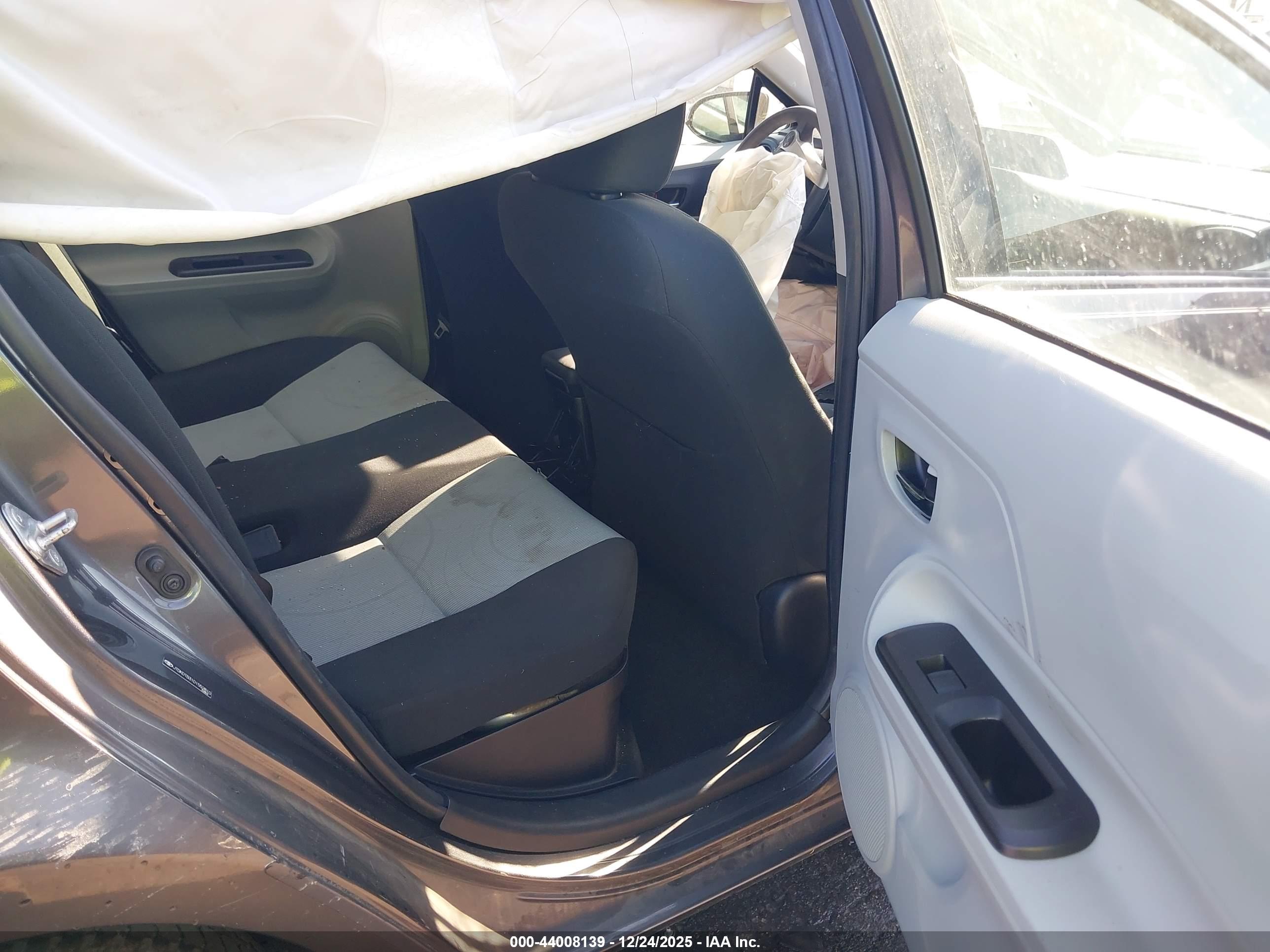 TOYOTA PRIUS image 8