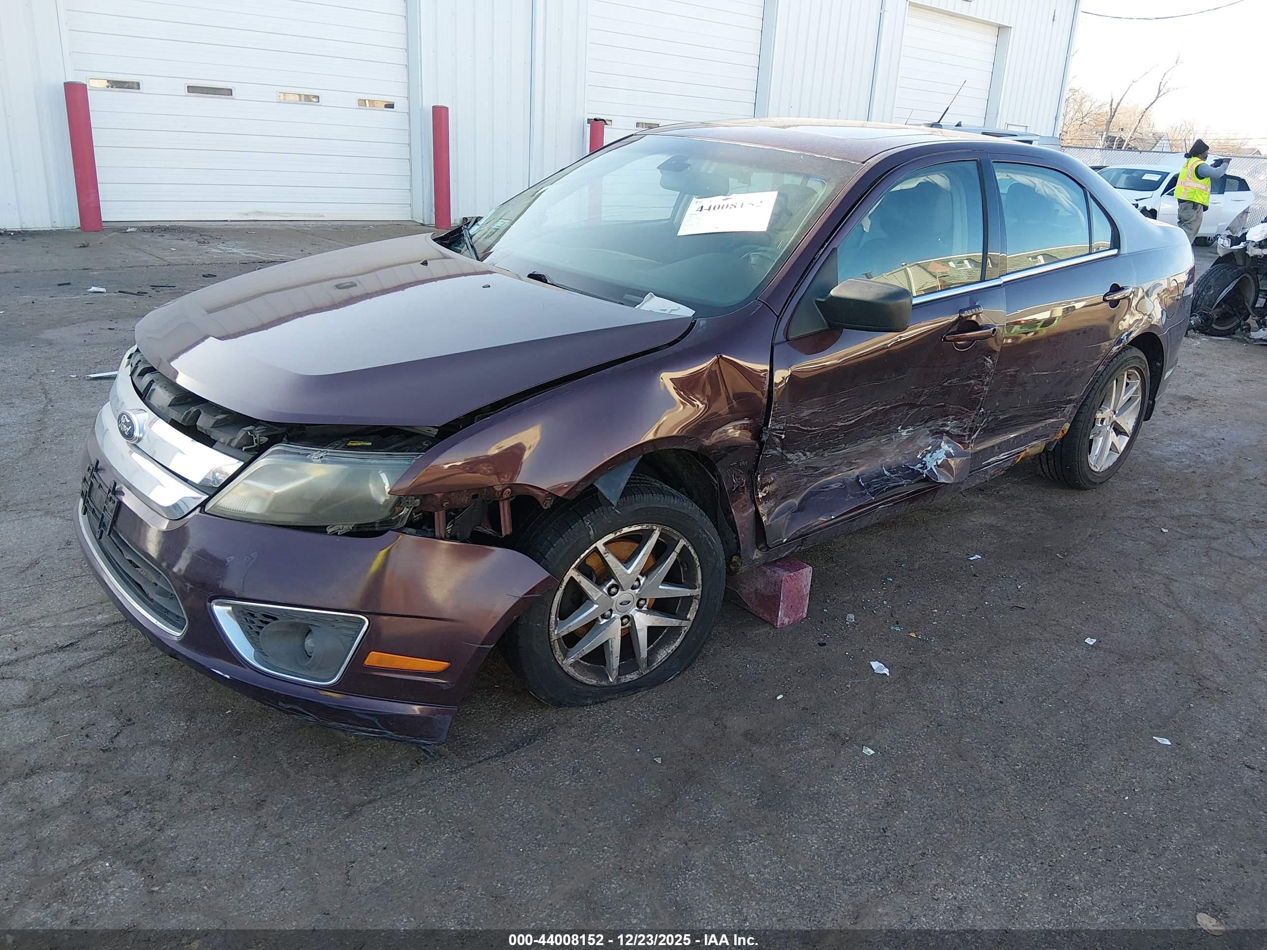 FORD FUSION image 2
