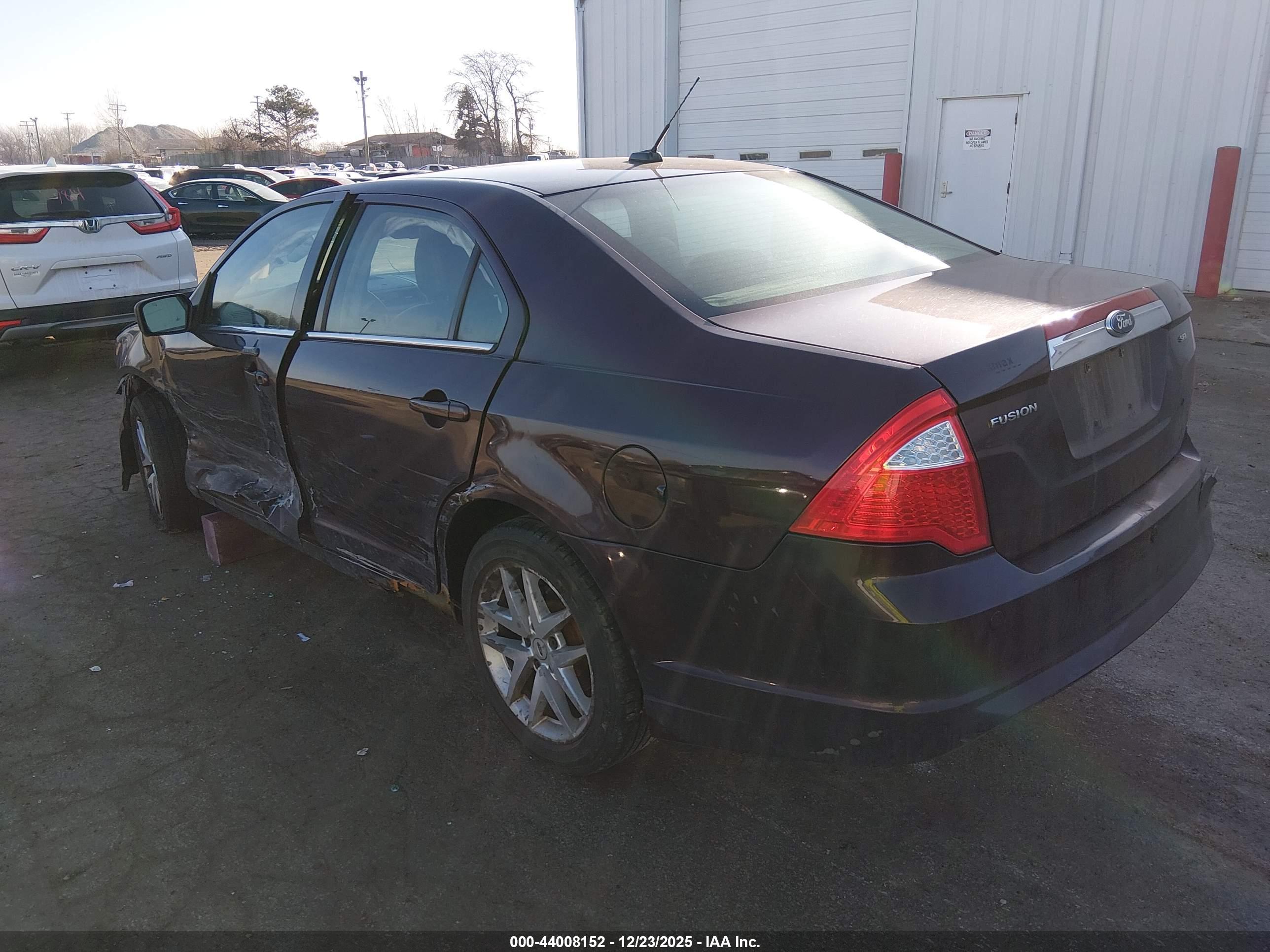 FORD FUSION image 3
