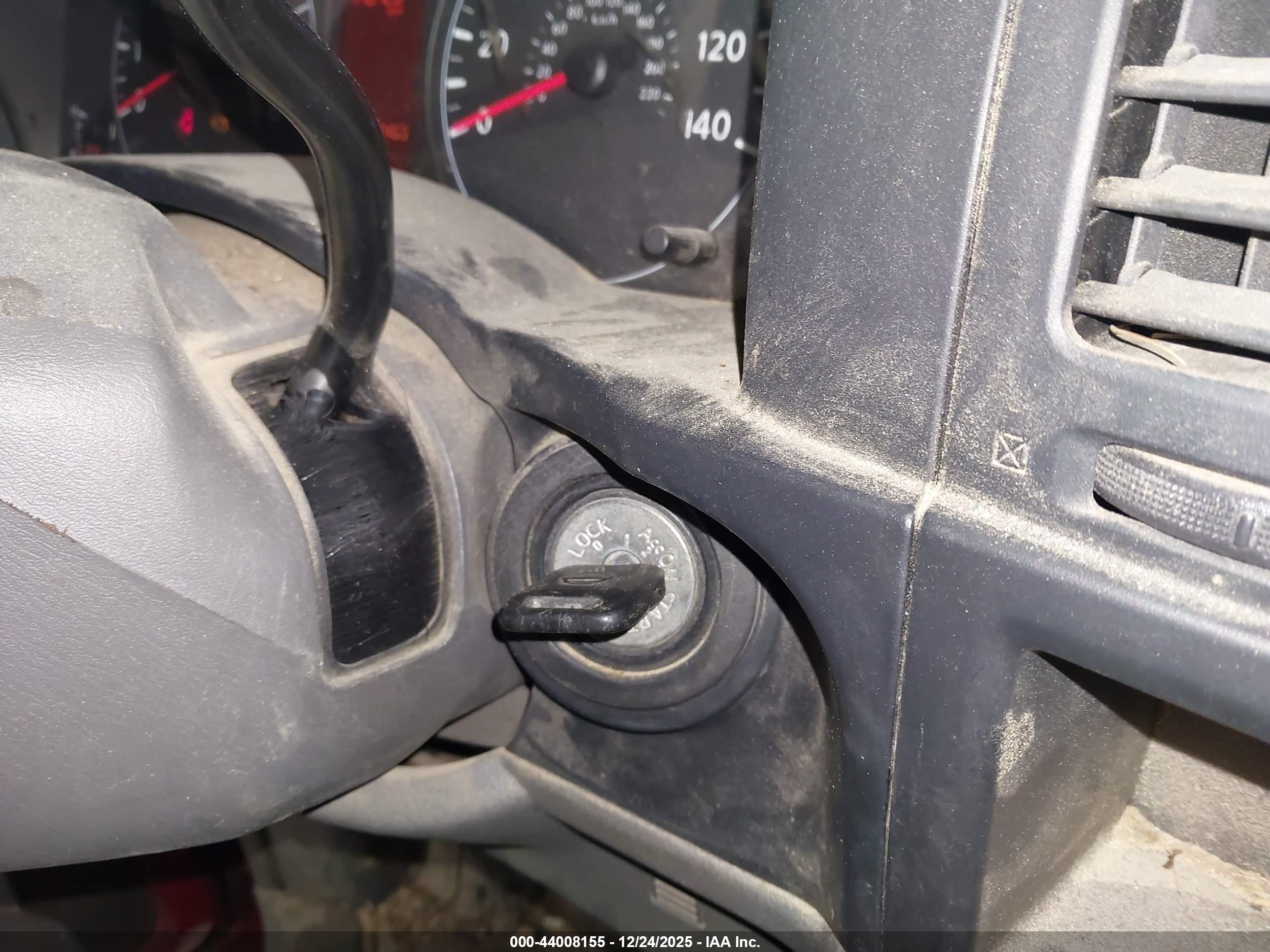 NISSAN NV image 11