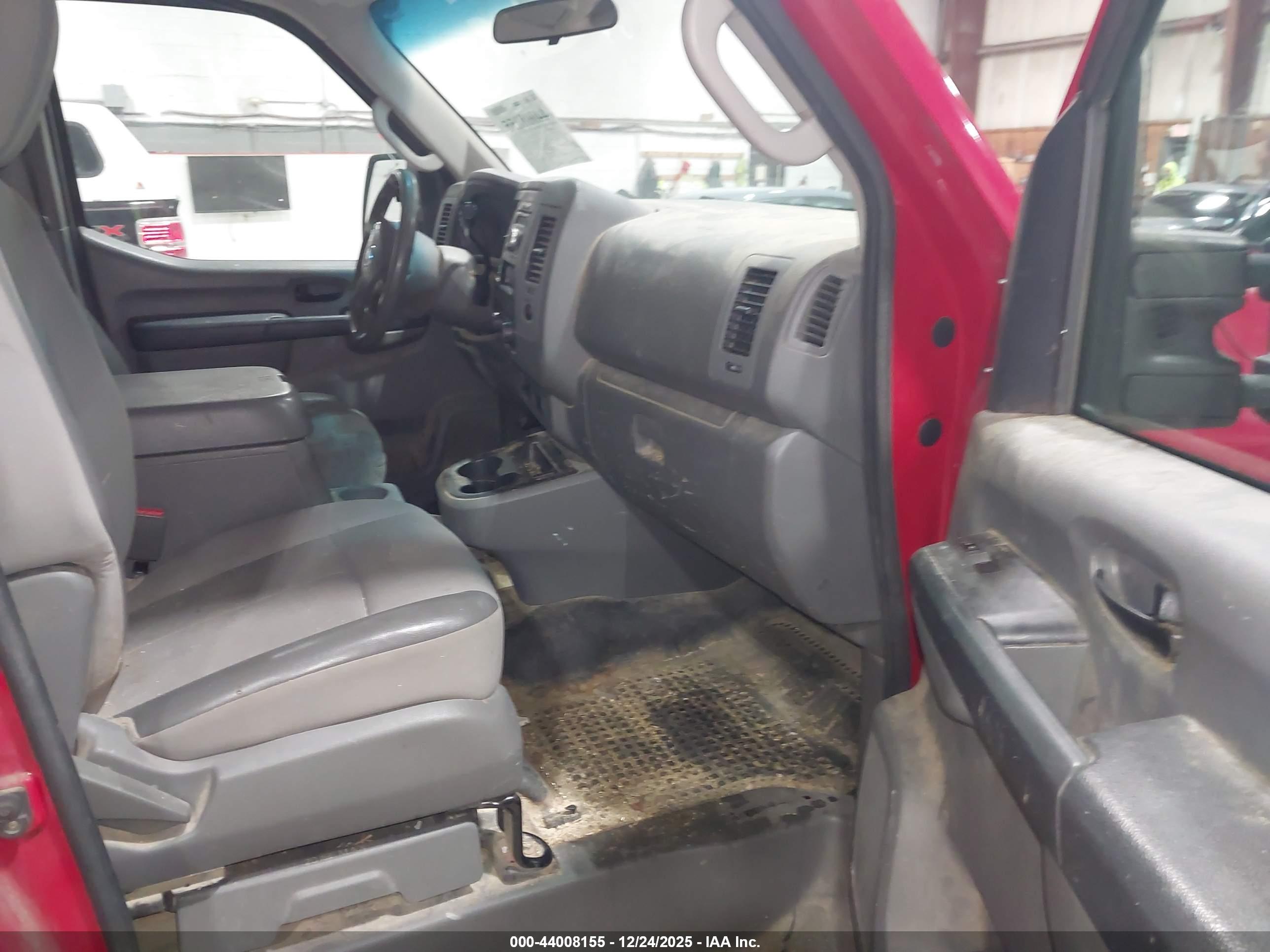 NISSAN NV image 5