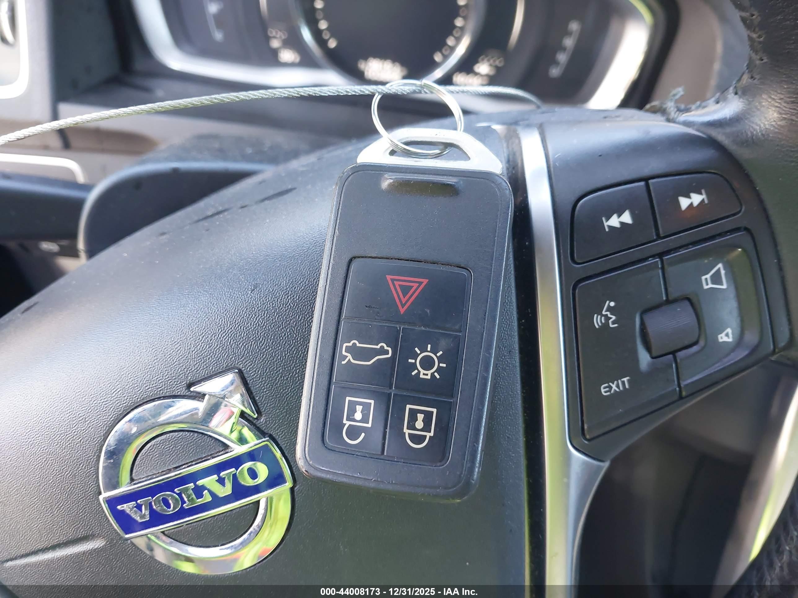 VOLVO S60 image 11