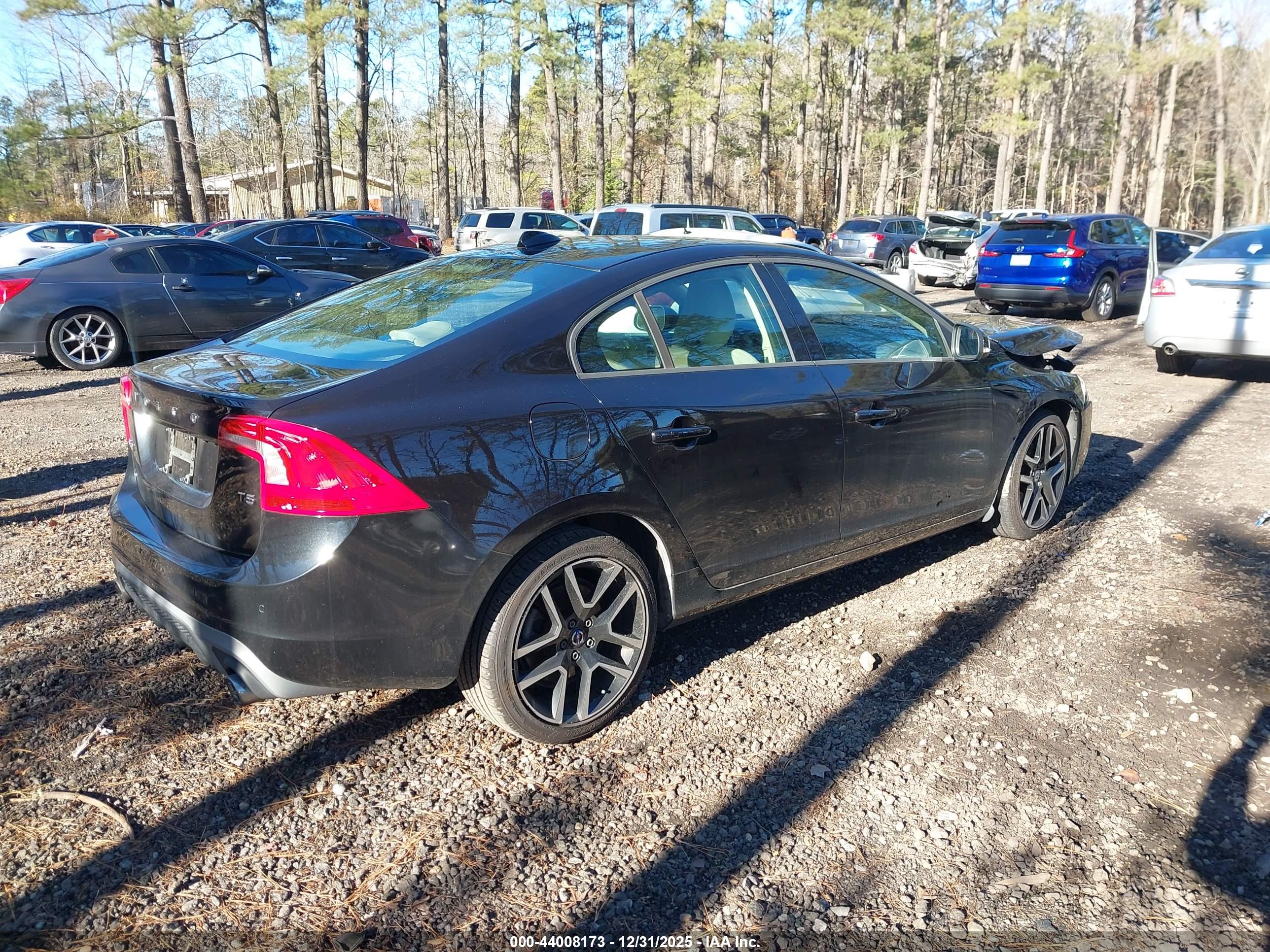 VOLVO S60 image 4