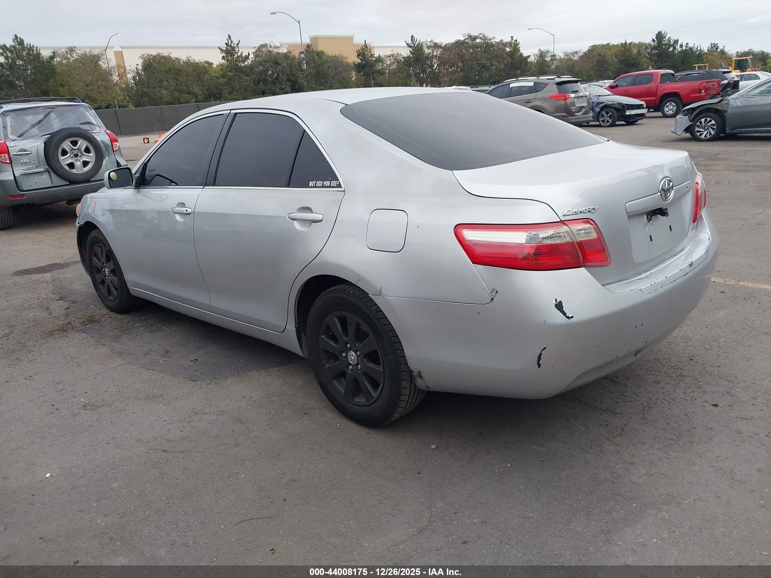 TOYOTA CAMRY image 3