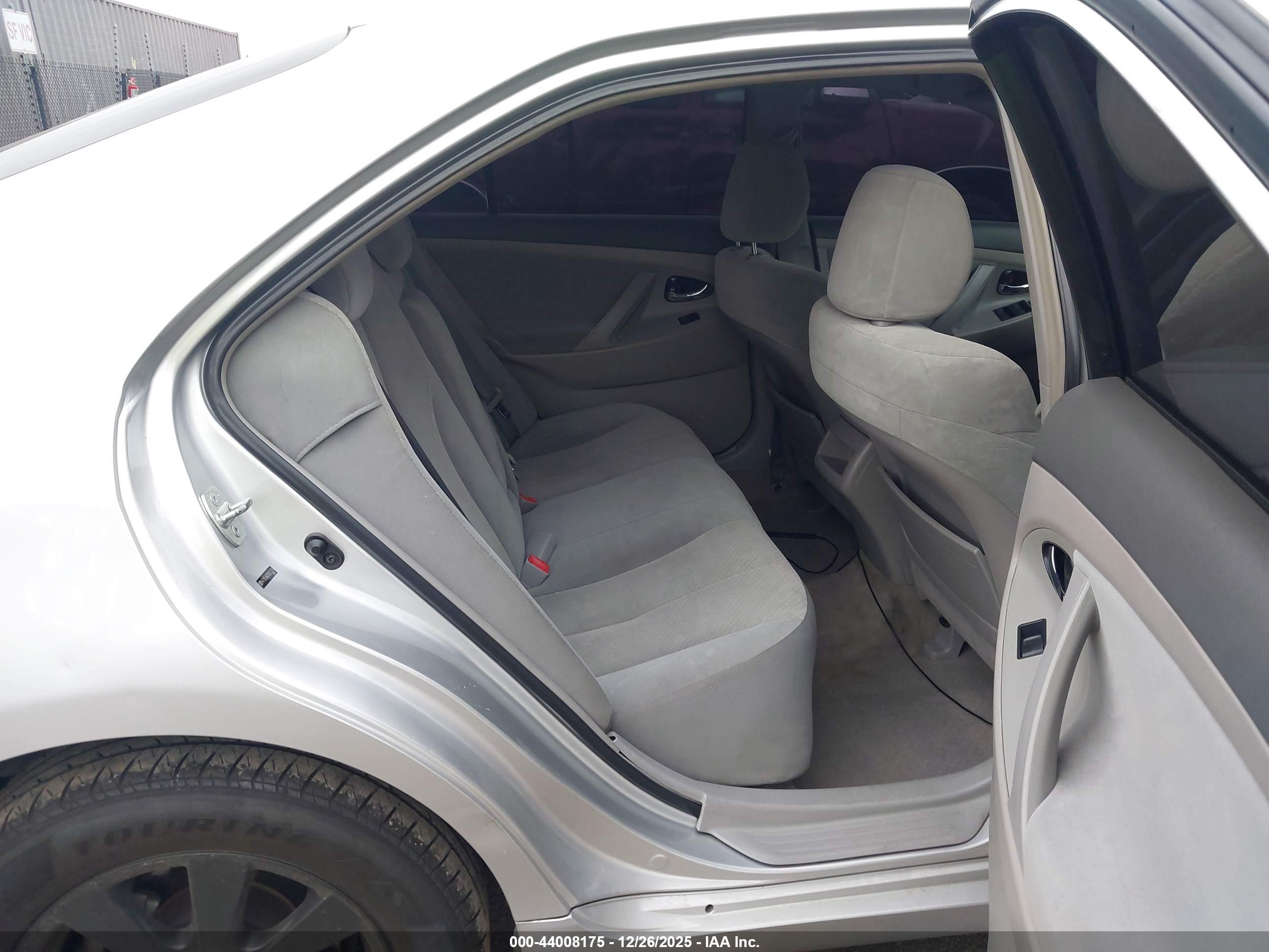 TOYOTA CAMRY image 8