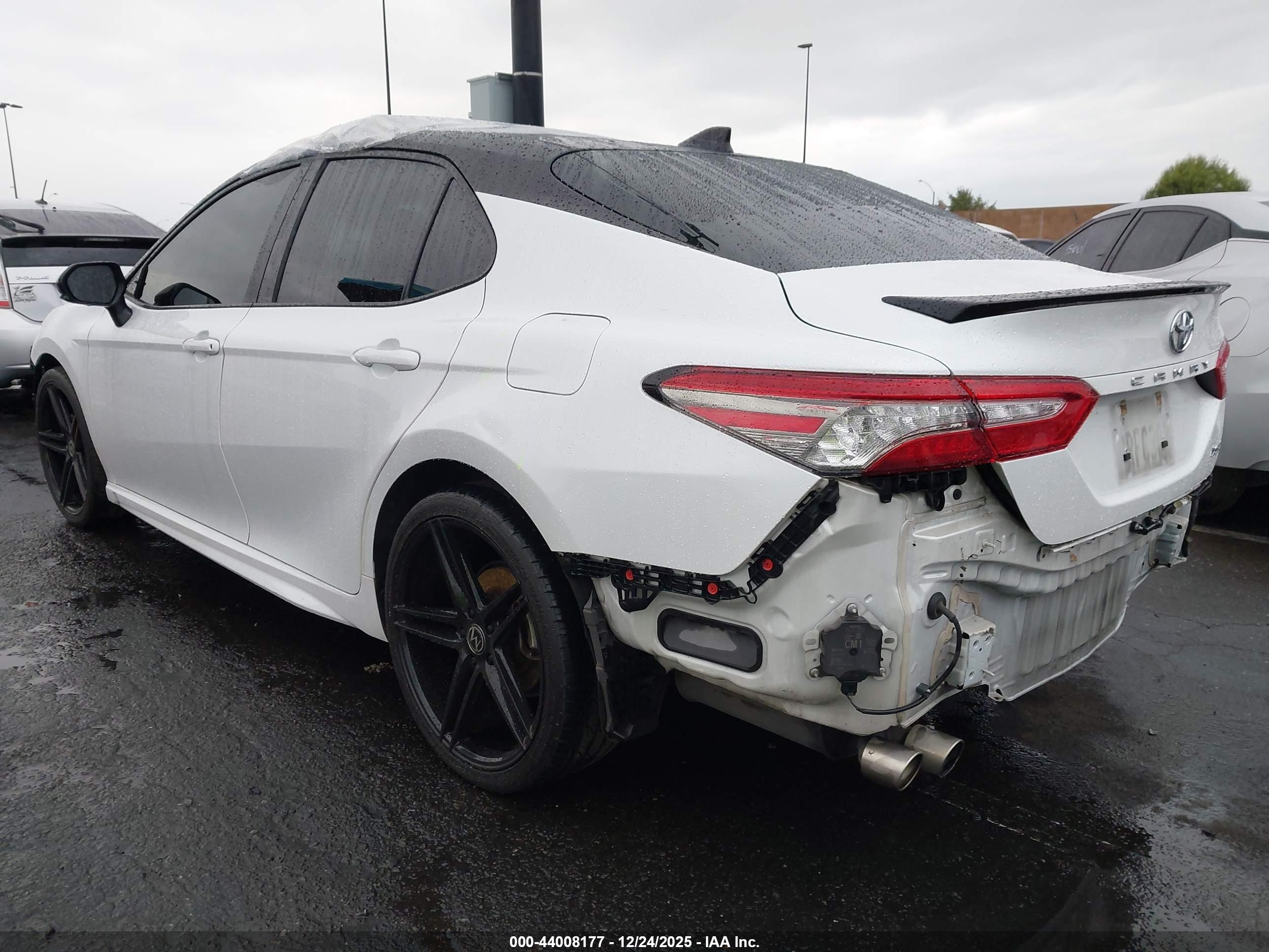 TOYOTA CAMRY image 3
