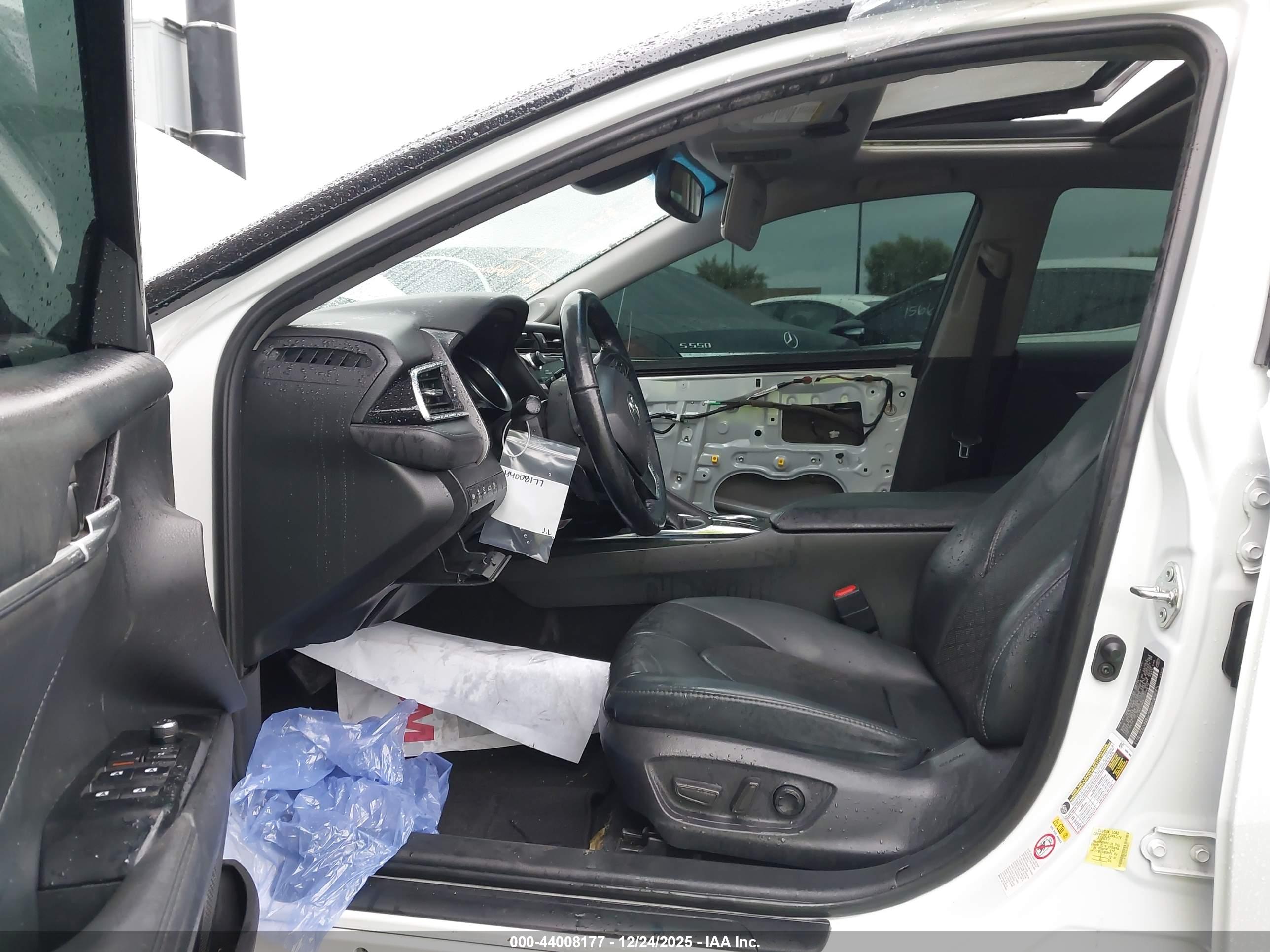 TOYOTA CAMRY image 5