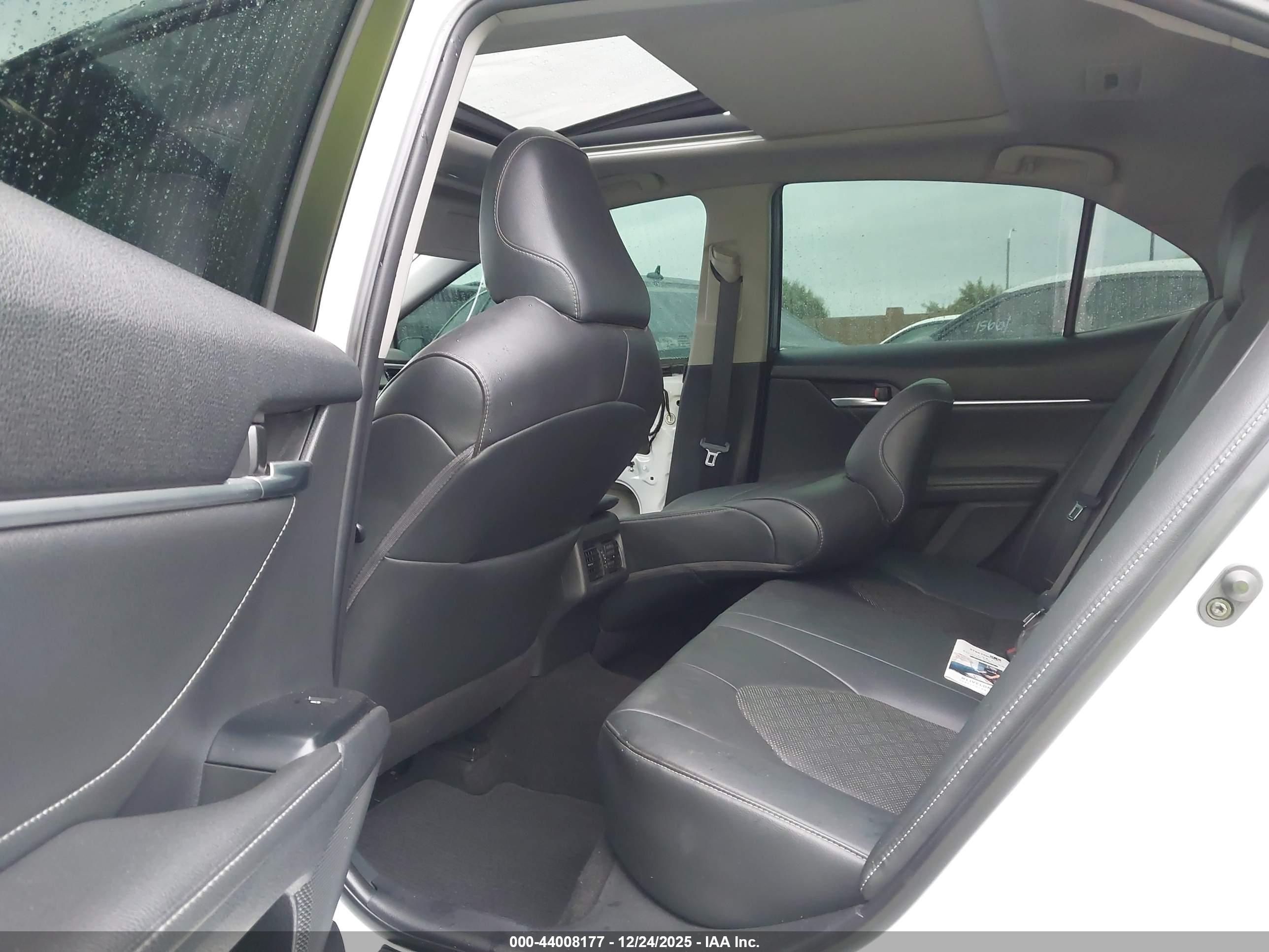 TOYOTA CAMRY image 8