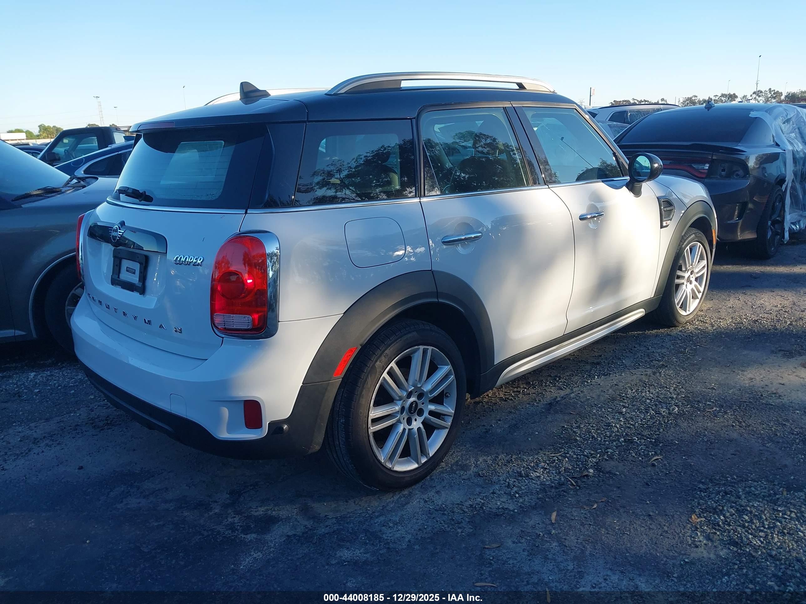 MINI COUNTRYMAN image 4