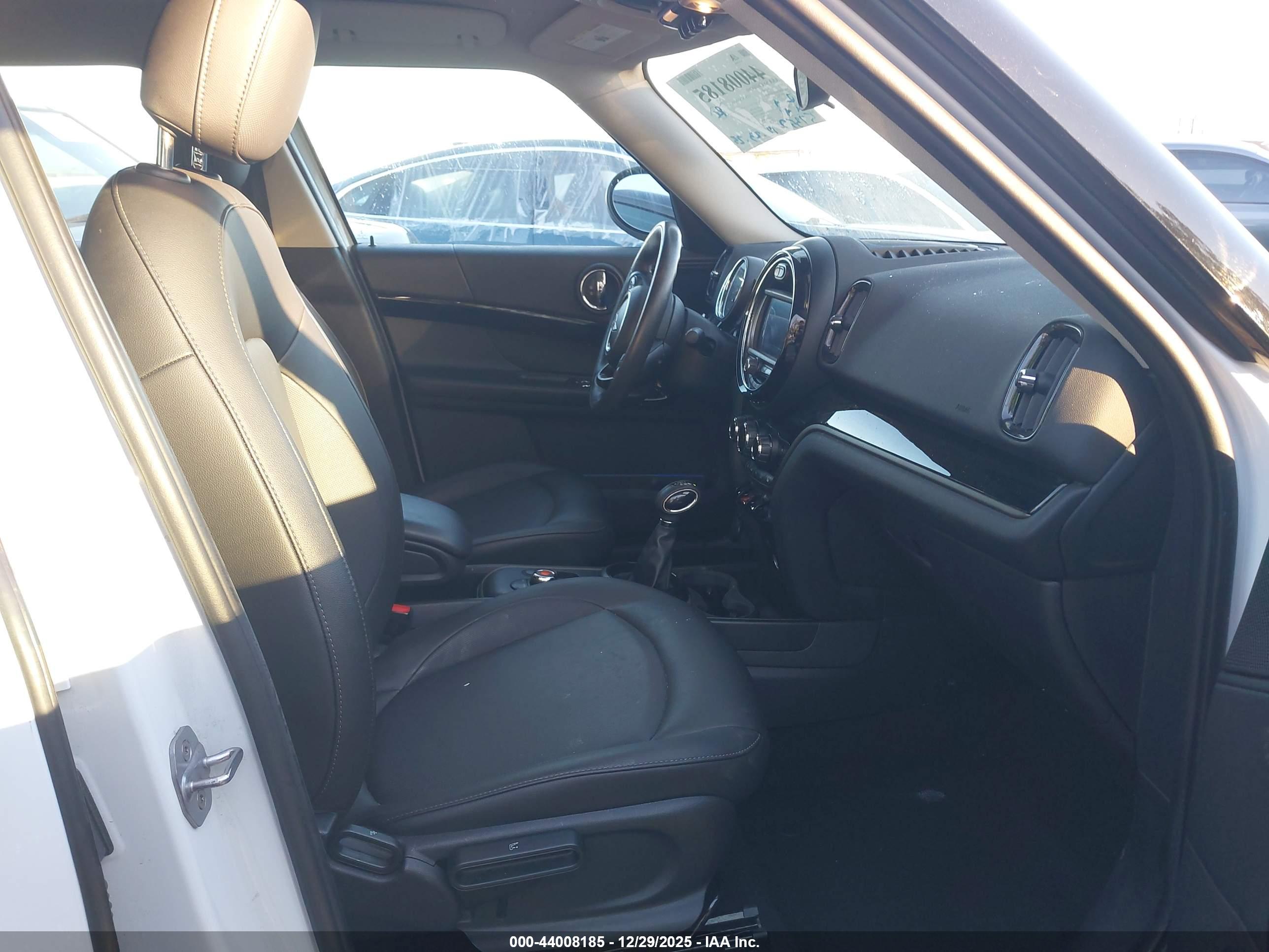 MINI COUNTRYMAN image 5