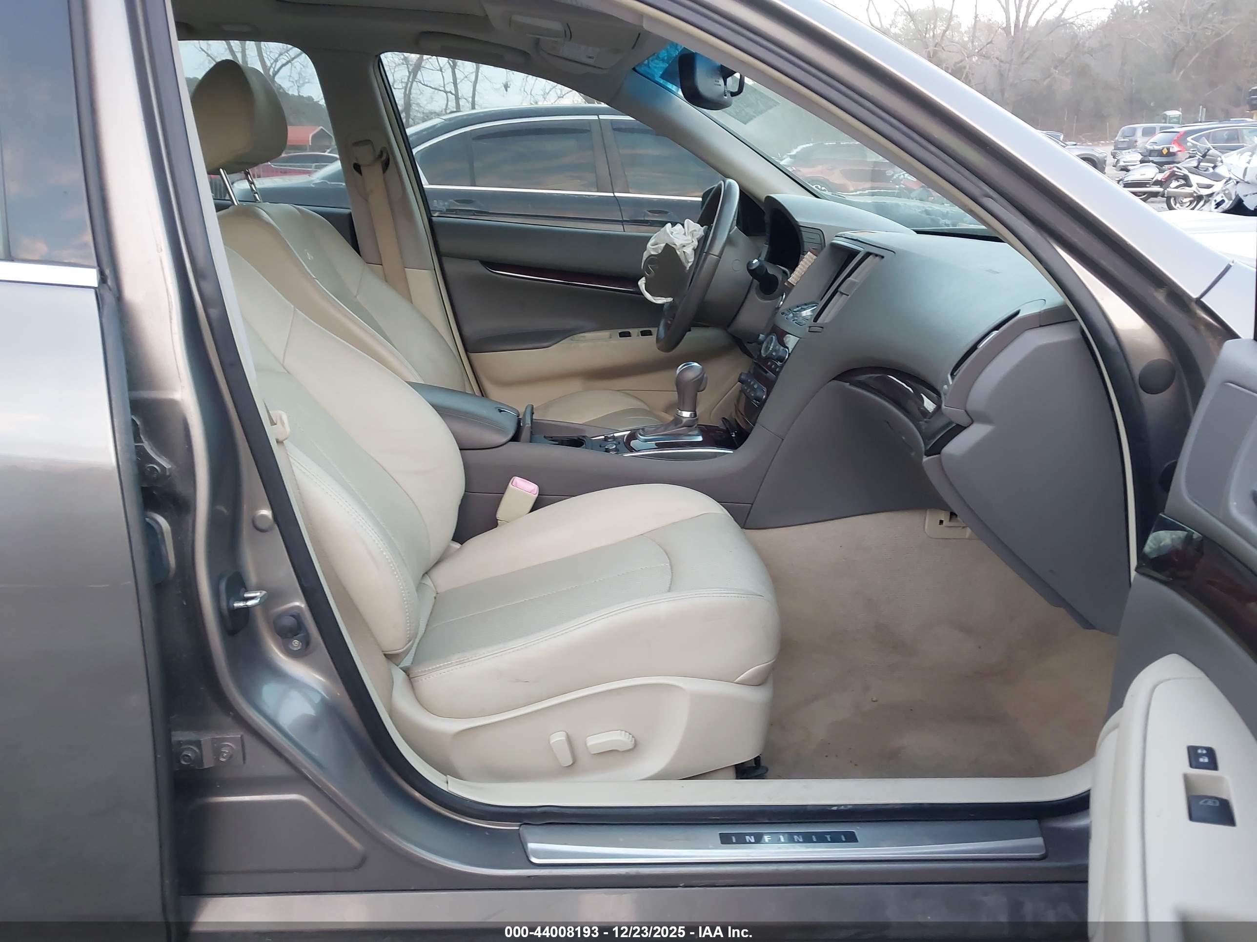 INFINITI G37X image 5