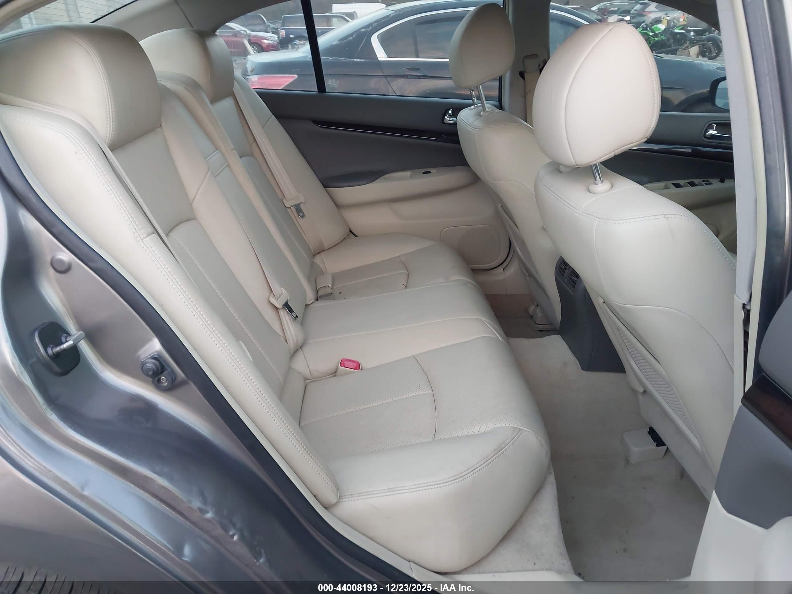 INFINITI G37X image 8