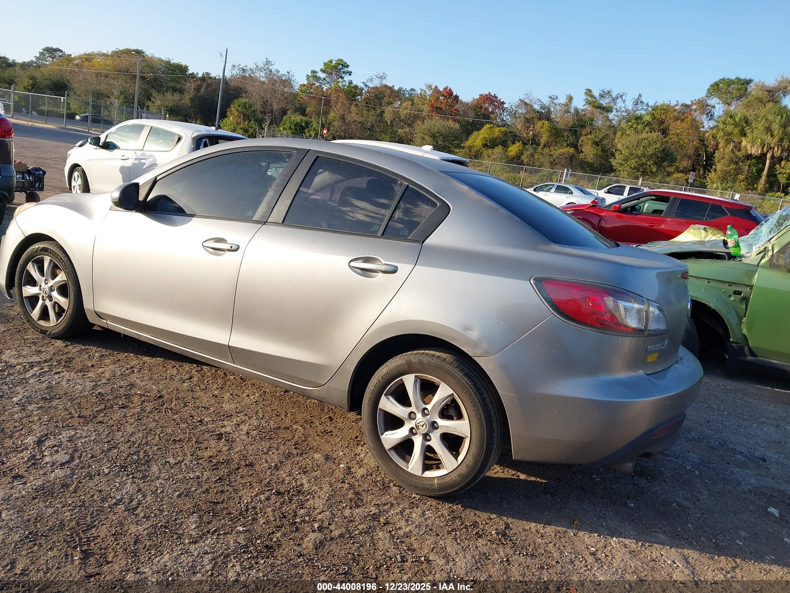 MAZDA MAZDA3 image 3