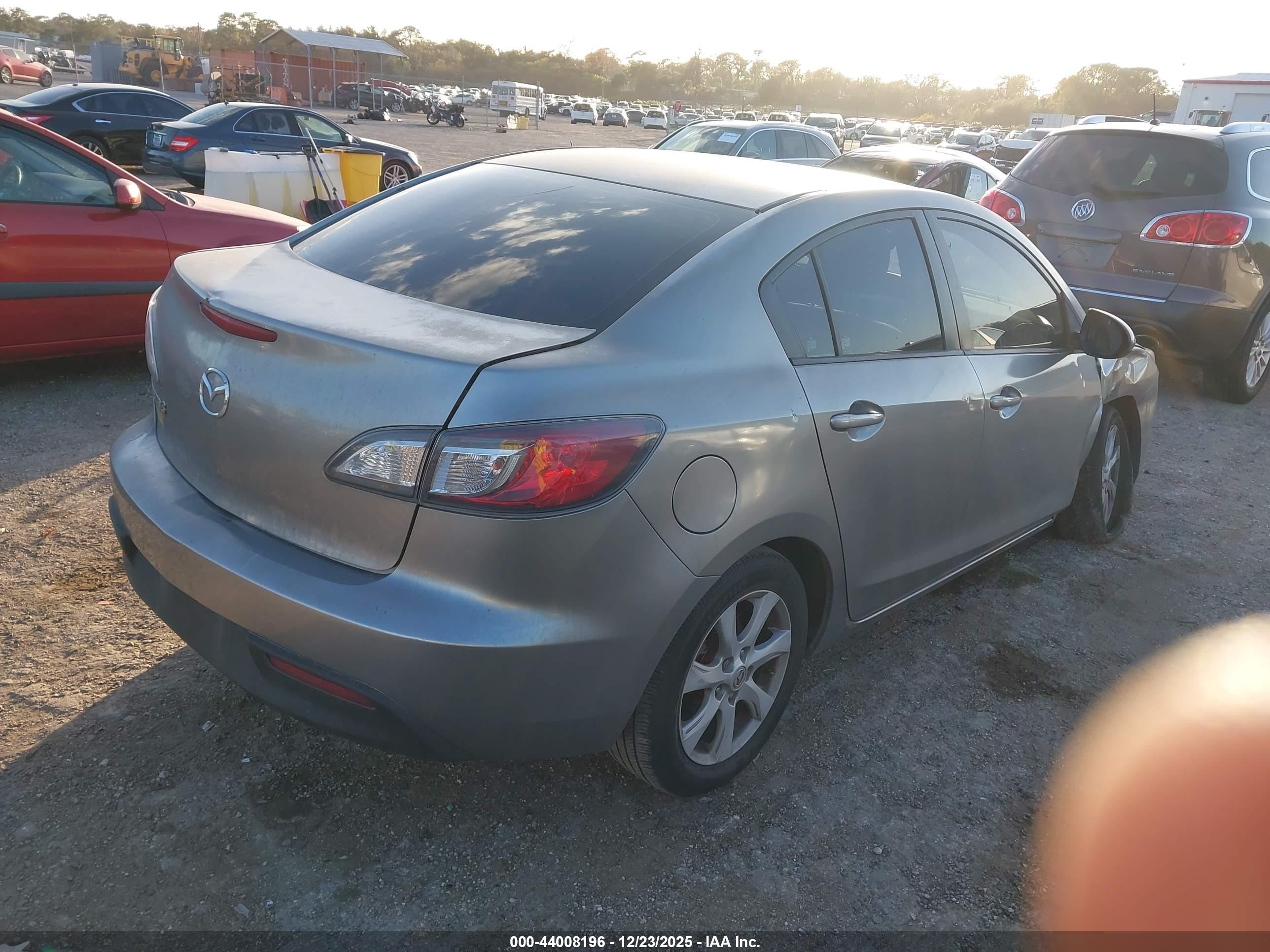 MAZDA MAZDA3 image 4