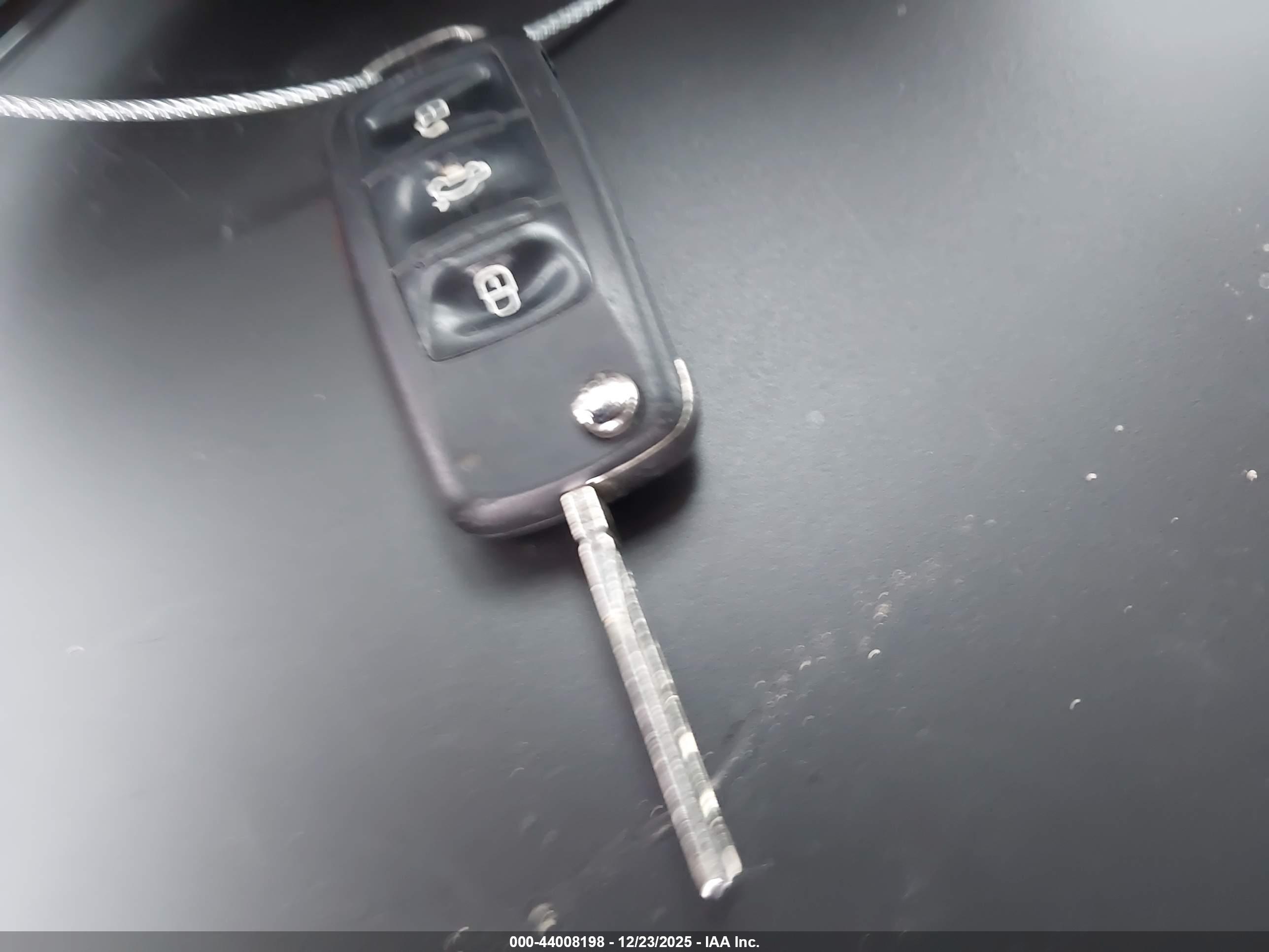 VOLKSWAGEN PASSAT image 11
