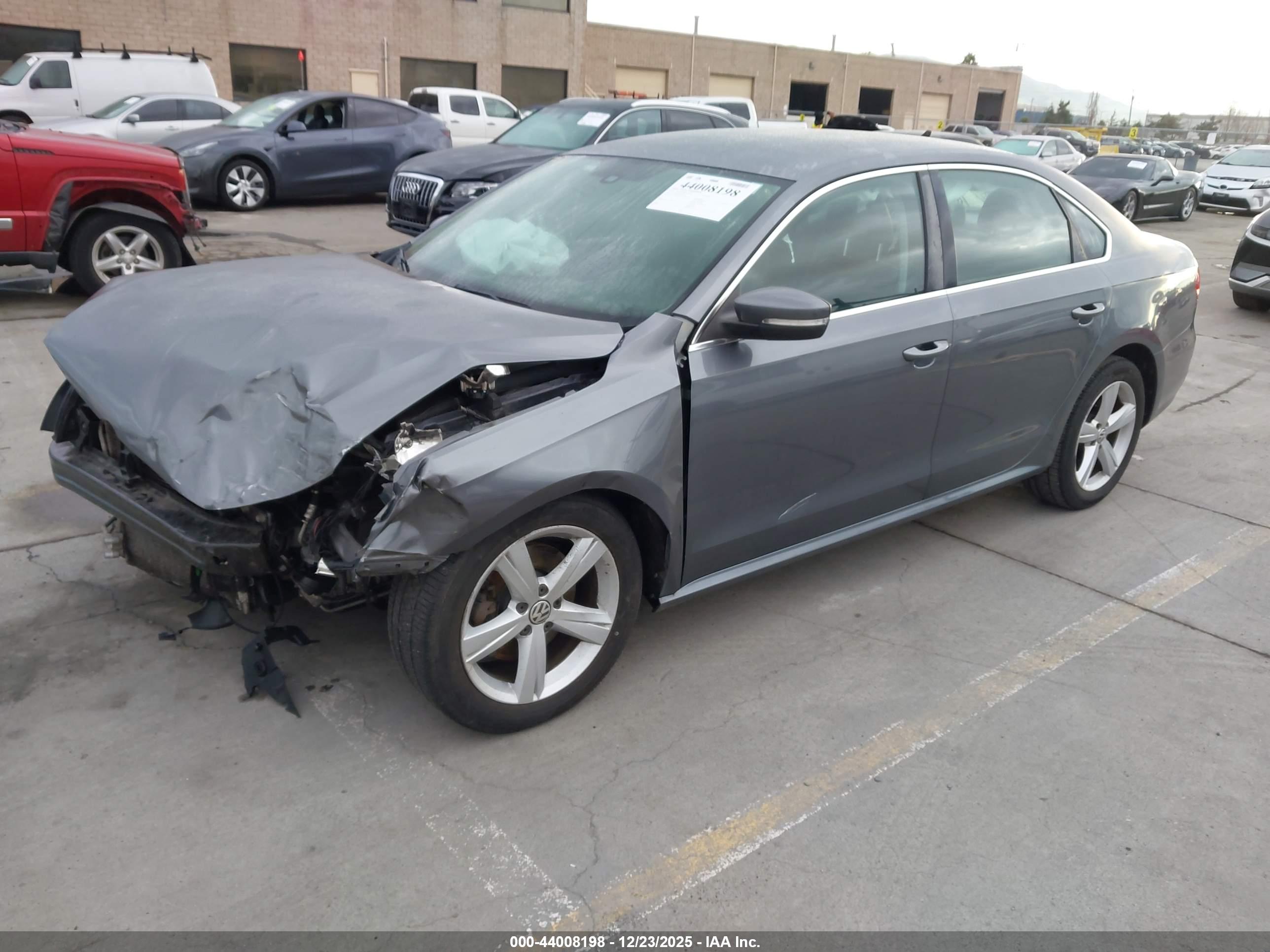 VOLKSWAGEN PASSAT image 2