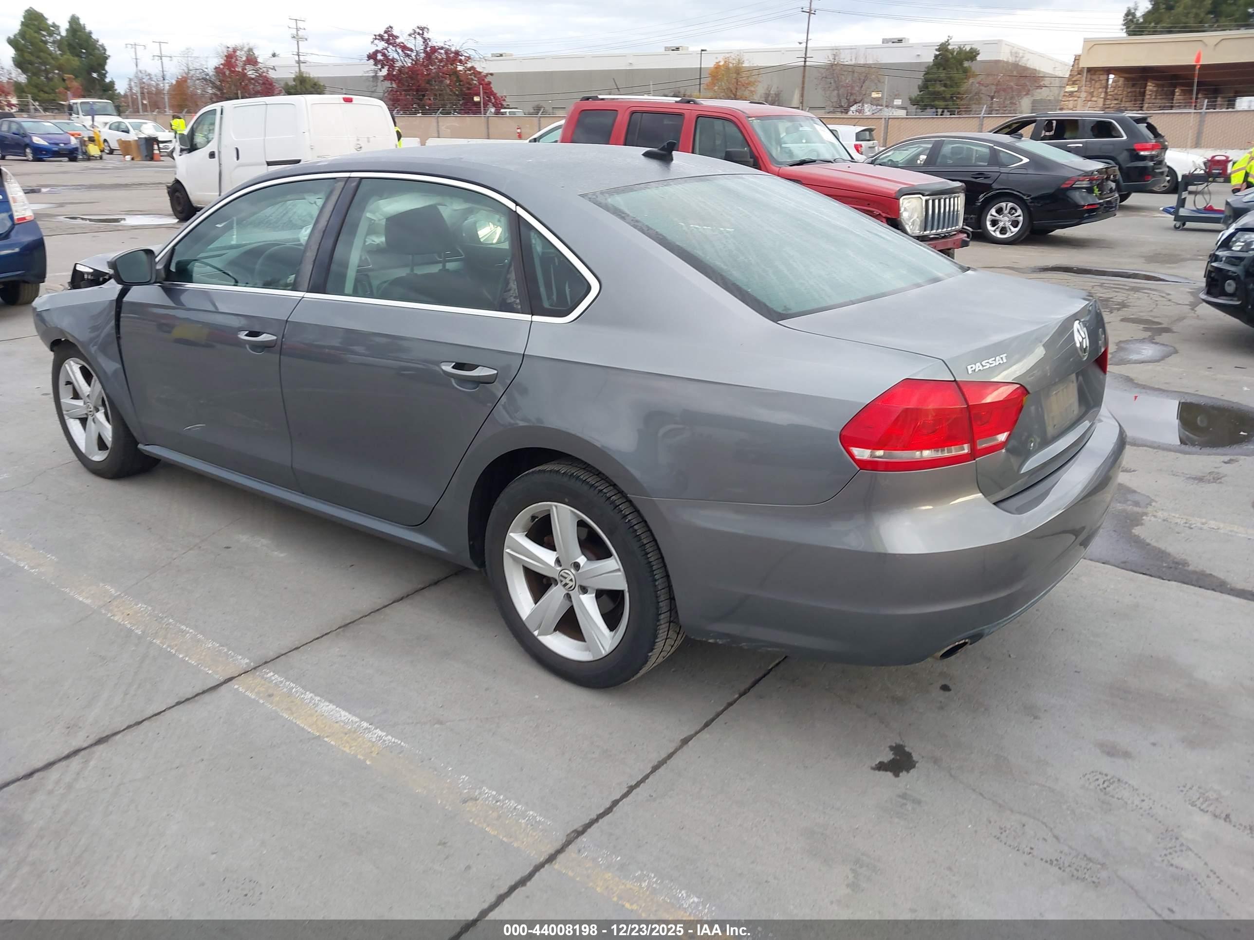 VOLKSWAGEN PASSAT image 3